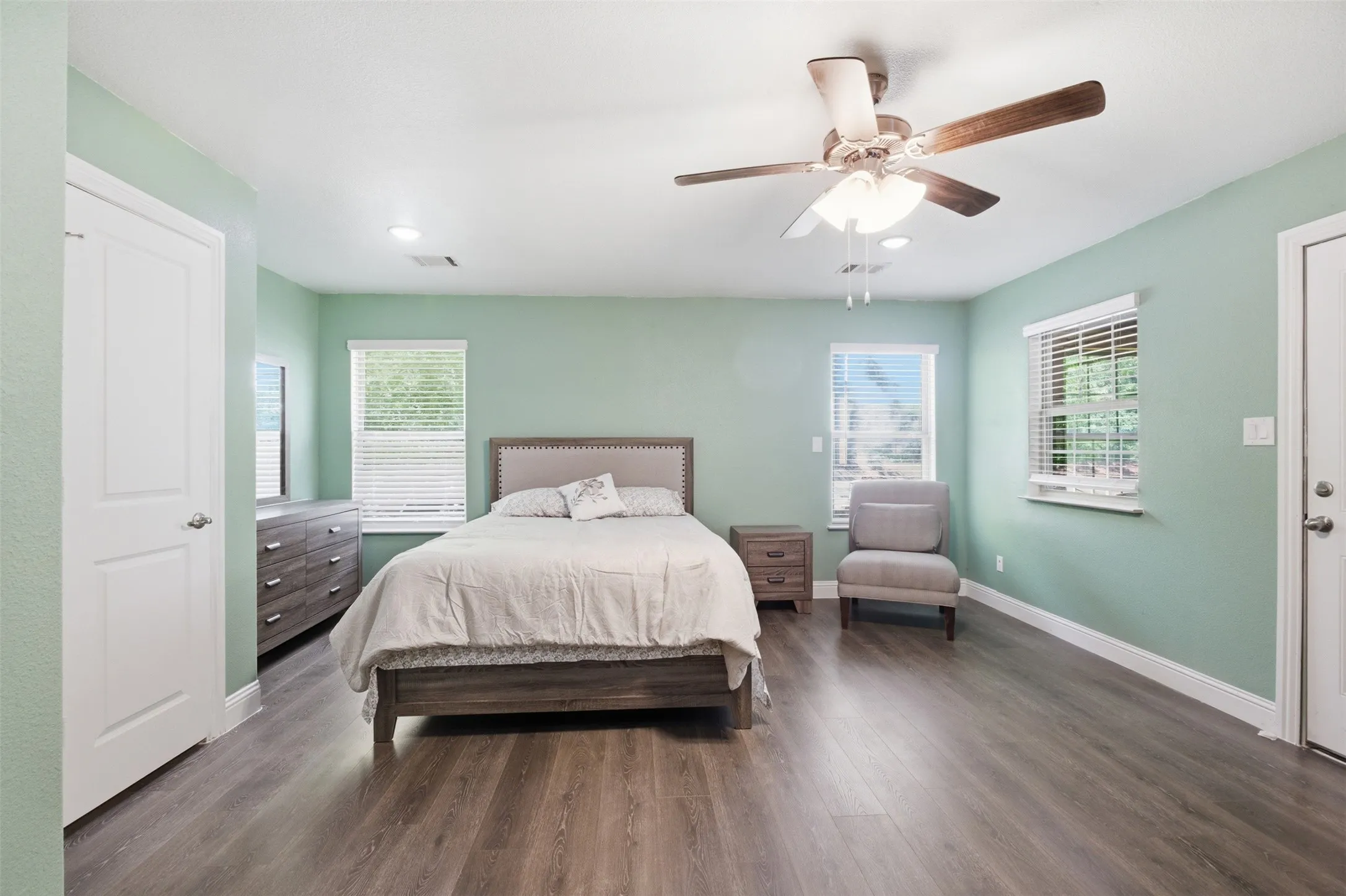 Single Family Residence For Sale in Henderson County , 222 Wedgewood Drive, Mabank, Texas 75156, 3 Bedroom, 3 Bathroom, Garage spaces, 2,880 Sqft, built in 2024, mls#21291012, Real Estate Agent in Mabank, Homes For Sale in Henderson county, Homes For Sale in Mabank, Realtor in Mabank Texas, Real Estate Brokerage Independent Realty Texas, Luminita Cordes Realtor