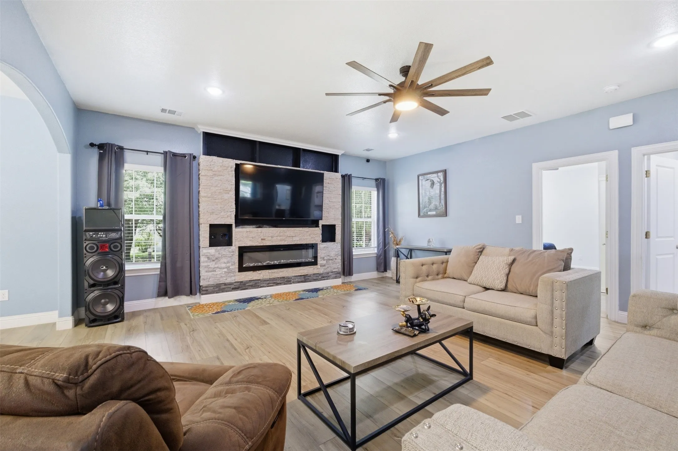 Single Family Residence For Sale in Henderson County , 222 Wedgewood Drive, Mabank, Texas 75156, 3 Bedroom, 3 Bathroom, Garage spaces, 2,880 Sqft, built in 2024, mls#21291012, Real Estate Agent in Mabank, Homes For Sale in Henderson county, Homes For Sale in Mabank, Realtor in Mabank Texas, Real Estate Brokerage Independent Realty Texas, Luminita Cordes Realtor