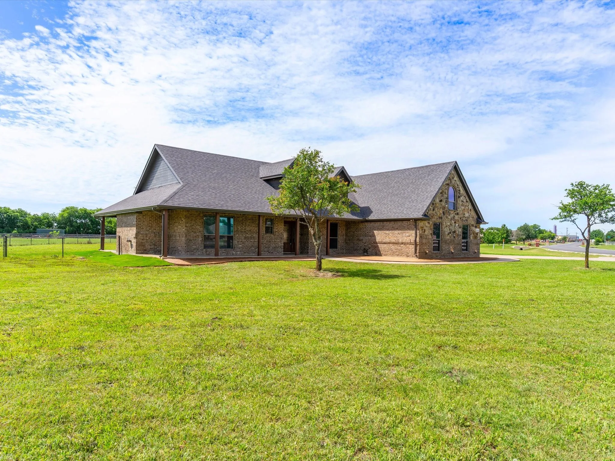Single Family Residence For Sale in Tarrant County , 2641 Purple Sage Trail, Fort Worth, Texas 76179, 4 Bedroom, 3 Bathroom, 2 Garage spaces, 1,909 Sqft, built in 2006, mls#21287331, Real Estate Agent in Fort Worth, Homes For Sale in Tarrant county, Homes For Sale in Fort Worth, Realtor in Fort Worth Texas, Real Estate Brokerage Independent Realty Texas, Luminita Cordes Realtor
