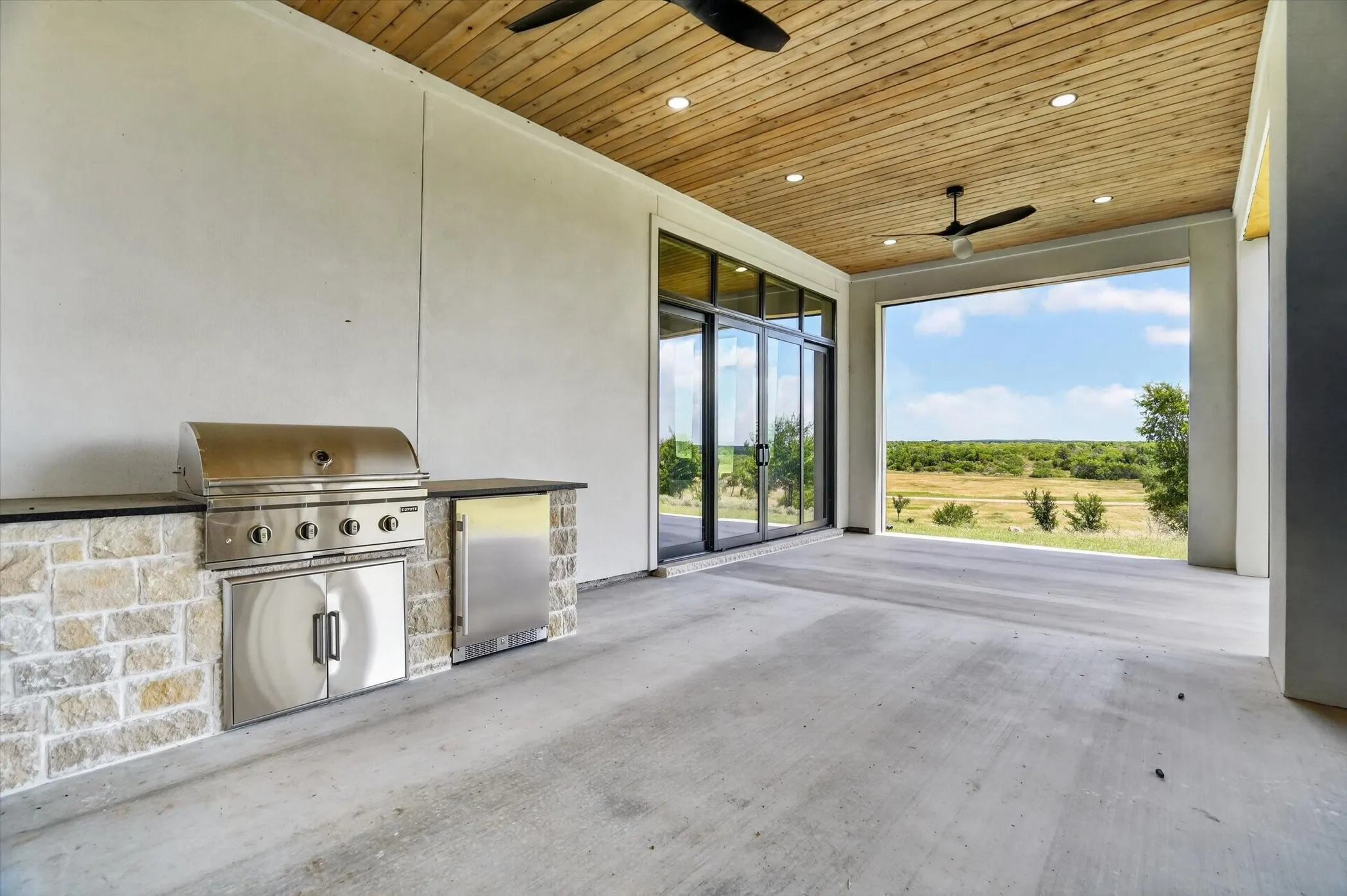 Single Family Residence For Sale in Palo Pinto County , 220 Cavalier Court, Strawn, Texas 76475, 4 Bedroom, 6 Bathroom, 2 Garage spaces, 4,206 Sqft, built in 2026, mls#21288981, Real Estate Agent in Strawn, Homes For Sale in Palo Pinto county, Homes For Sale in Strawn, Realtor in Strawn Texas, Real Estate Brokerage Independent Realty Texas, Luminita Cordes Realtor