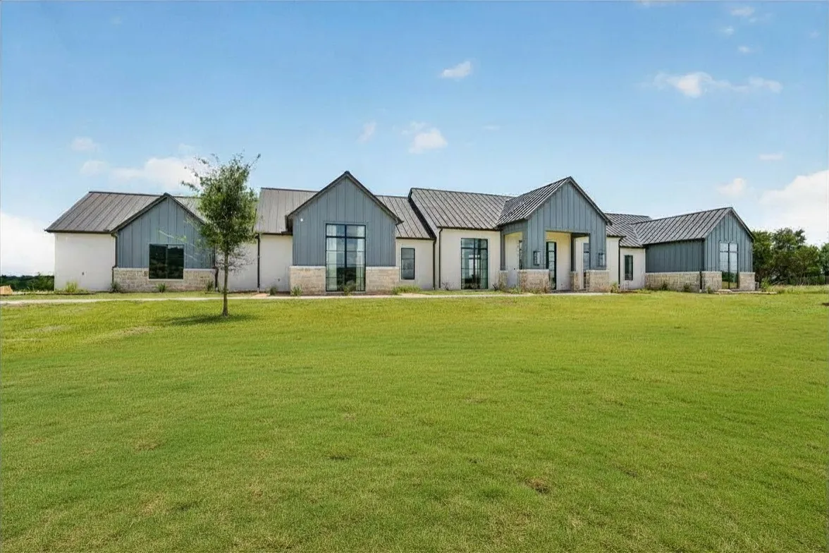 Single Family Residence For Sale in Palo Pinto County , 220 Cavalier Court, Strawn, Texas 76475, 4 Bedroom, 6 Bathroom, 2 Garage spaces, 4,206 Sqft, built in 2026, mls#21288981, Real Estate Agent in Strawn, Homes For Sale in Palo Pinto county, Homes For Sale in Strawn, Realtor in Strawn Texas, Real Estate Brokerage Independent Realty Texas, Luminita Cordes Realtor