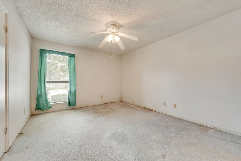 Condominium For Sale in Tarrant County , 2014 Willoughby Lane 4612, Arlington, Texas 76011, 2 Bedroom, 1 Bathroom, Garage spaces, 963 Sqft, built in 1983, mls#21290042, Real Estate Agent in Arlington, Homes For Sale in Tarrant county, Homes For Sale in Arlington, Realtor in Arlington Texas, Real Estate Brokerage Independent Realty Texas, Luminita Cordes Realtor