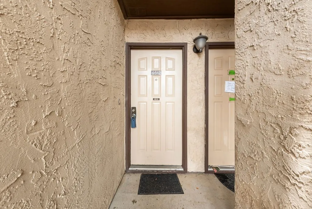 Condominium For Sale in Tarrant County , 2014 Willoughby Lane 4612, Arlington, Texas 76011, 2 Bedroom, 1 Bathroom, Garage spaces, 963 Sqft, built in 1983, mls#21290042, Real Estate Agent in Arlington, Homes For Sale in Tarrant county, Homes For Sale in Arlington, Realtor in Arlington Texas, Real Estate Brokerage Independent Realty Texas, Luminita Cordes Realtor