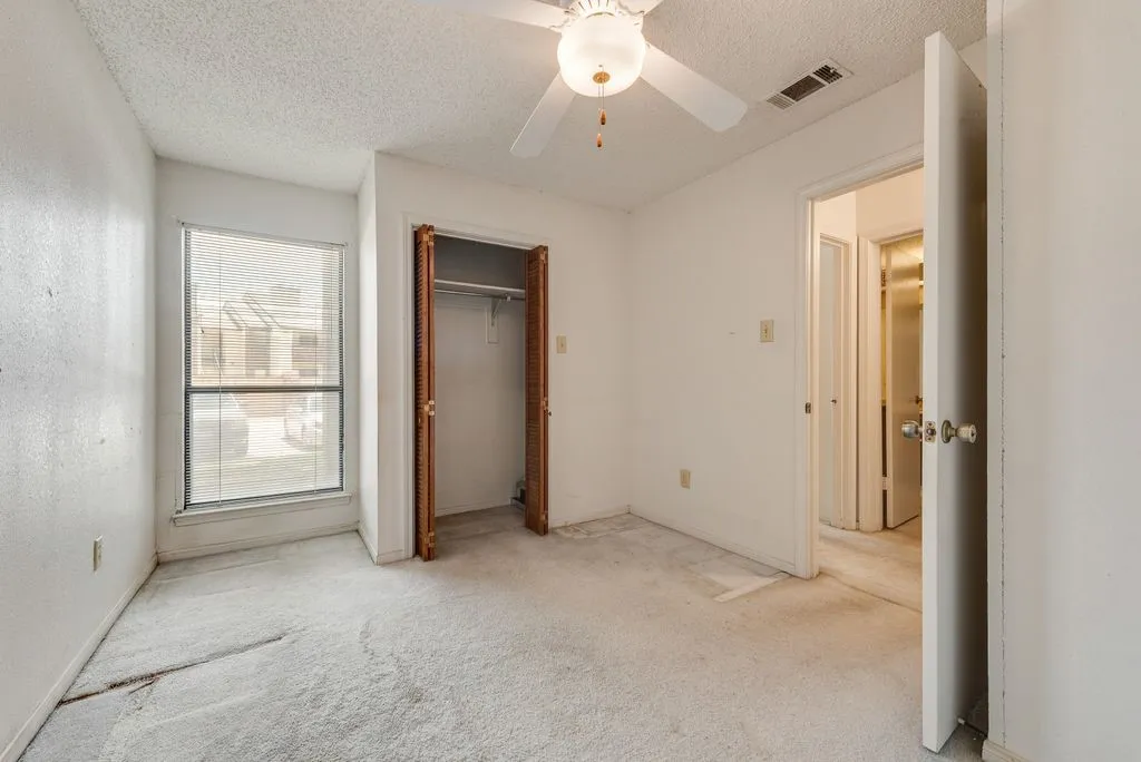 Condominium For Sale in Tarrant County , 2014 Willoughby Lane 4612, Arlington, Texas 76011, 2 Bedroom, 1 Bathroom, Garage spaces, 963 Sqft, built in 1983, mls#21290042, Real Estate Agent in Arlington, Homes For Sale in Tarrant county, Homes For Sale in Arlington, Realtor in Arlington Texas, Real Estate Brokerage Independent Realty Texas, Luminita Cordes Realtor