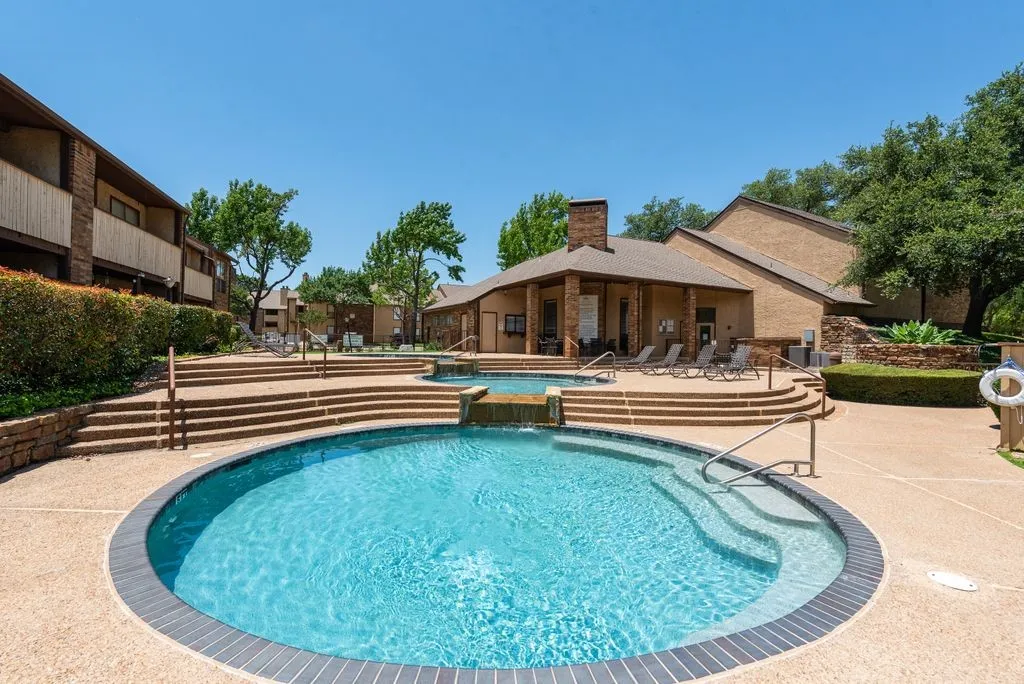 Condominium For Sale in Tarrant County , 2014 Willoughby Lane 4612, Arlington, Texas 76011, 2 Bedroom, 1 Bathroom, Garage spaces, 963 Sqft, built in 1983, mls#21290042, Real Estate Agent in Arlington, Homes For Sale in Tarrant county, Homes For Sale in Arlington, Realtor in Arlington Texas, Real Estate Brokerage Independent Realty Texas, Luminita Cordes Realtor