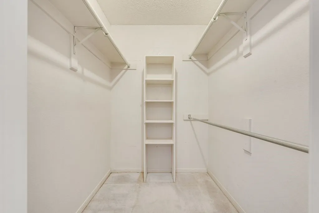 Condominium For Sale in Tarrant County , 2014 Willoughby Lane 4612, Arlington, Texas 76011, 2 Bedroom, 1 Bathroom, Garage spaces, 963 Sqft, built in 1983, mls#21290042, Real Estate Agent in Arlington, Homes For Sale in Tarrant county, Homes For Sale in Arlington, Realtor in Arlington Texas, Real Estate Brokerage Independent Realty Texas, Luminita Cordes Realtor