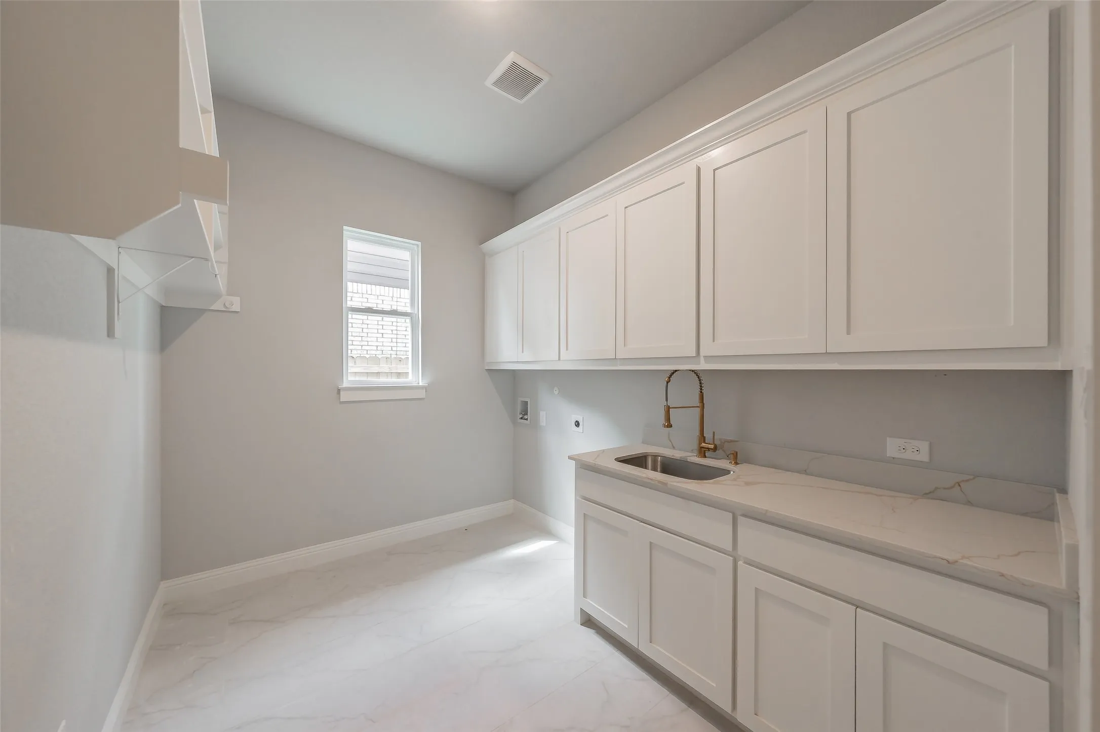 Single Family Residence For Sale in Tarrant County , 160 Rockin River Drive, Fort Worth, Texas 76120, 4 Bedroom, 3 Bathroom, 2 Garage spaces, 2,298 Sqft, built in 2026, mls#21285283, Real Estate Agent in Fort Worth, Homes For Sale in Tarrant county, Homes For Sale in Fort Worth, Realtor in Fort Worth Texas, Real Estate Brokerage Independent Realty Texas, Luminita Cordes Realtor