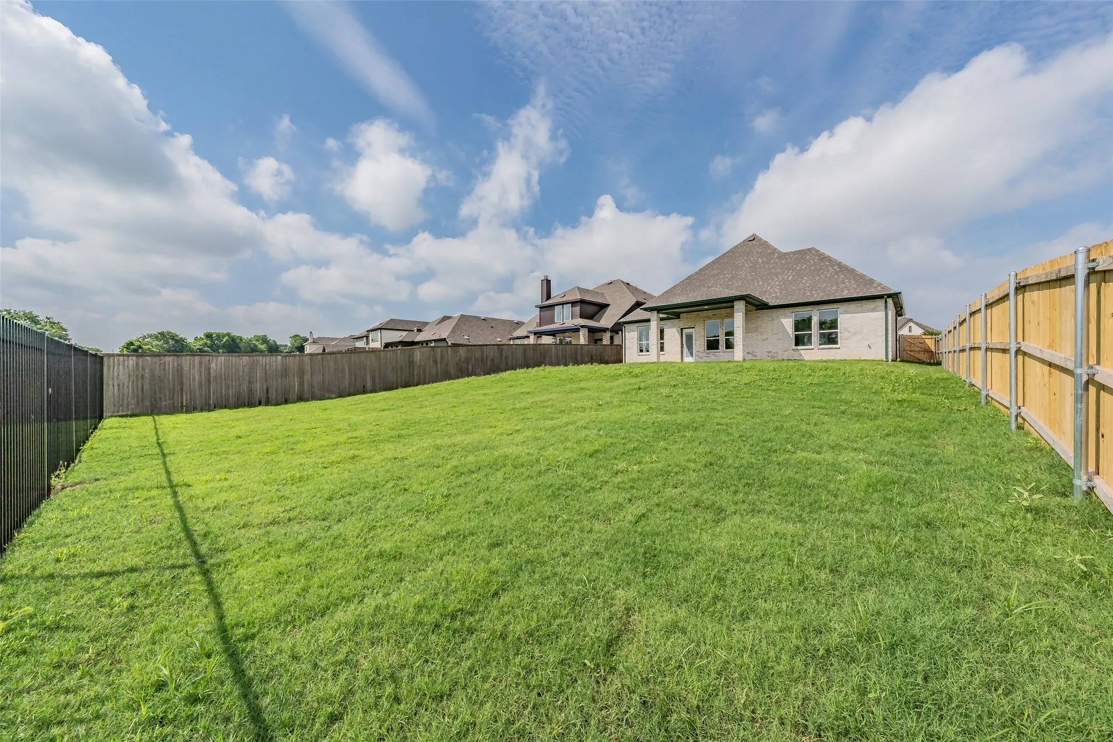 Single Family Residence For Sale in Tarrant County , 160 Rockin River Drive, Fort Worth, Texas 76120, 4 Bedroom, 3 Bathroom, 2 Garage spaces, 2,298 Sqft, built in 2026, mls#21285283, Real Estate Agent in Fort Worth, Homes For Sale in Tarrant county, Homes For Sale in Fort Worth, Realtor in Fort Worth Texas, Real Estate Brokerage Independent Realty Texas, Luminita Cordes Realtor