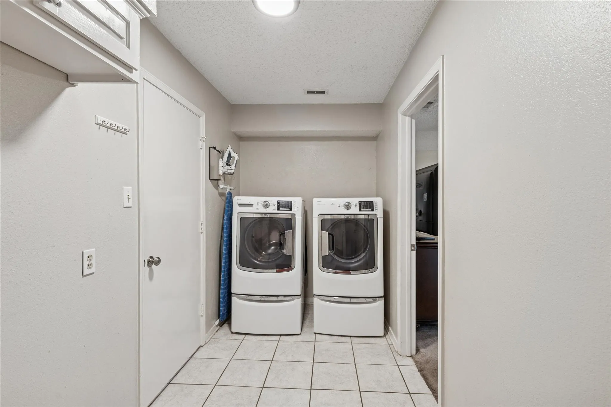 Single Family Residence For Sale in Tarrant County , 2618 Keystone Drive, Arlington, Texas 76006, 3 Bedroom, 2 Bathroom, 2 Garage spaces, 2,394 Sqft, built in 1978, mls#21290395, Real Estate Agent in Arlington, Homes For Sale in Tarrant county, Homes For Sale in Arlington, Realtor in Arlington Texas, Real Estate Brokerage Independent Realty Texas, Luminita Cordes Realtor