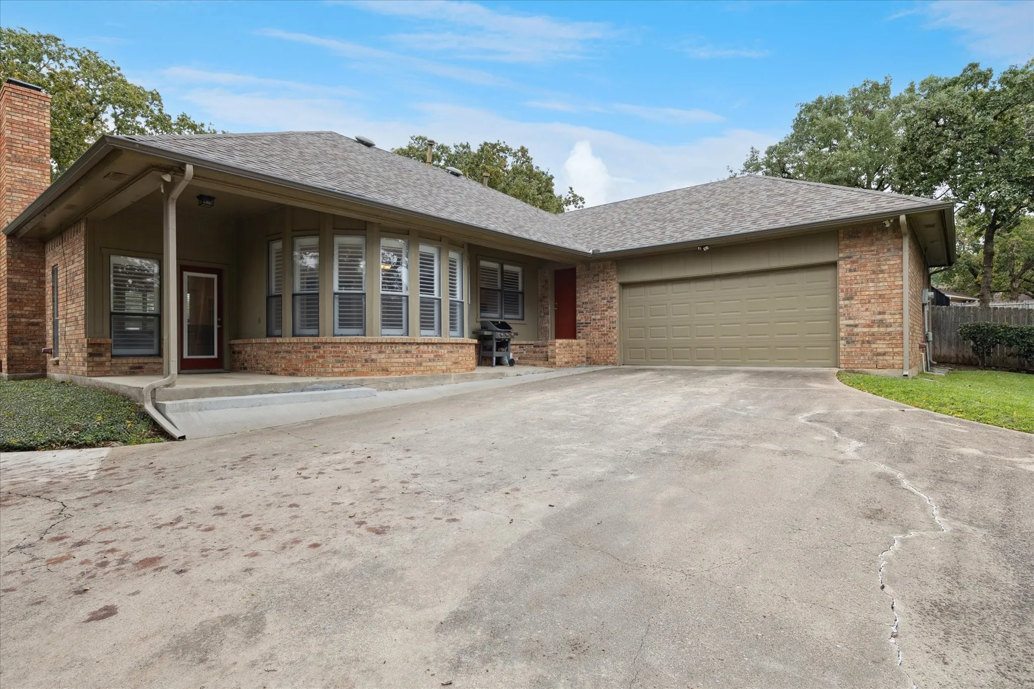 Single Family Residence For Sale in Tarrant County , 2618 Keystone Drive, Arlington, Texas 76006, 3 Bedroom, 2 Bathroom, 2 Garage spaces, 2,394 Sqft, built in 1978, mls#21290395, Real Estate Agent in Arlington, Homes For Sale in Tarrant county, Homes For Sale in Arlington, Realtor in Arlington Texas, Real Estate Brokerage Independent Realty Texas, Luminita Cordes Realtor