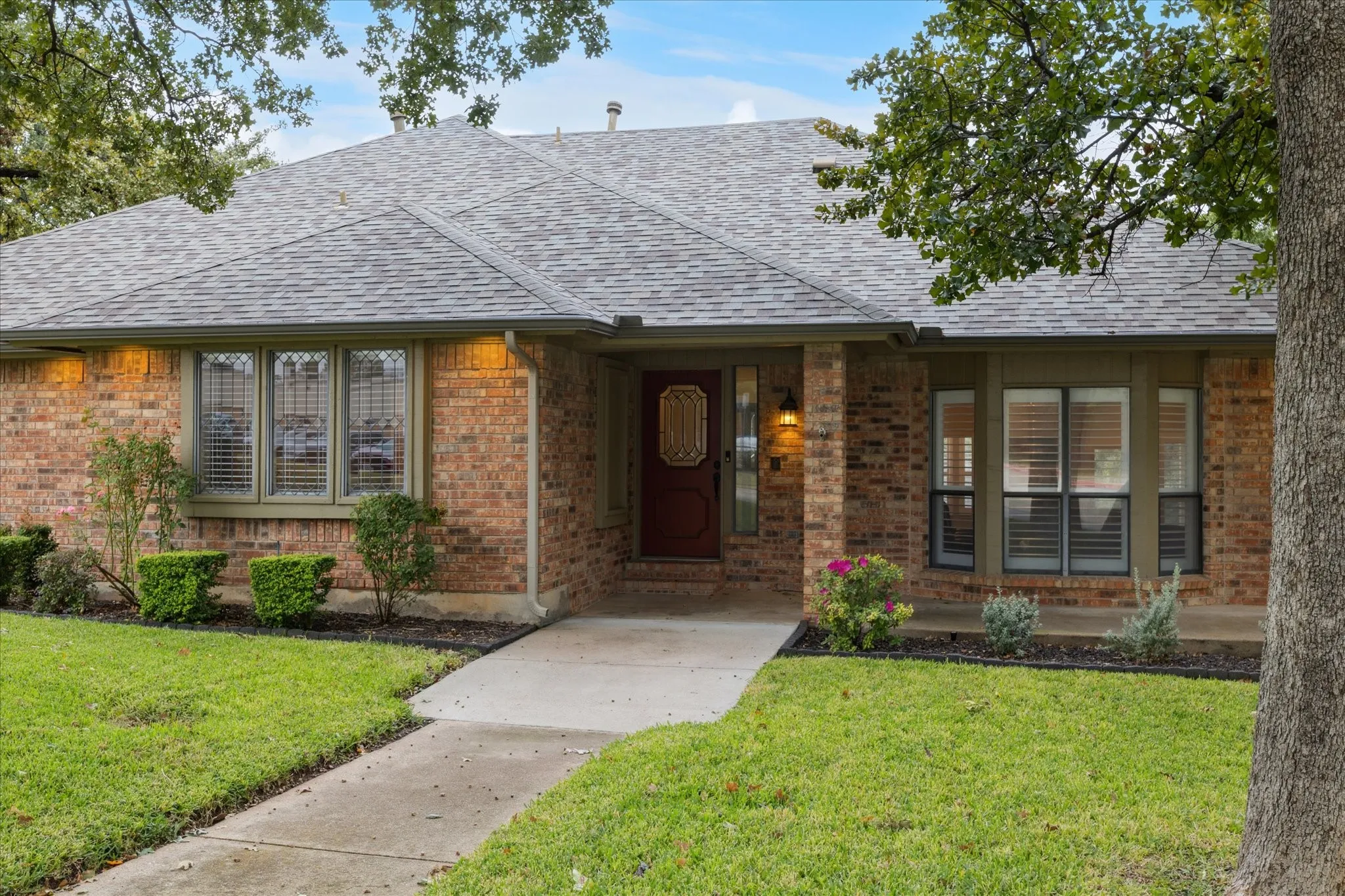 Single Family Residence For Sale in Tarrant County , 2618 Keystone Drive, Arlington, Texas 76006, 3 Bedroom, 2 Bathroom, 2 Garage spaces, 2,394 Sqft, built in 1978, mls#21290395, Real Estate Agent in Arlington, Homes For Sale in Tarrant county, Homes For Sale in Arlington, Realtor in Arlington Texas, Real Estate Brokerage Independent Realty Texas, Luminita Cordes Realtor