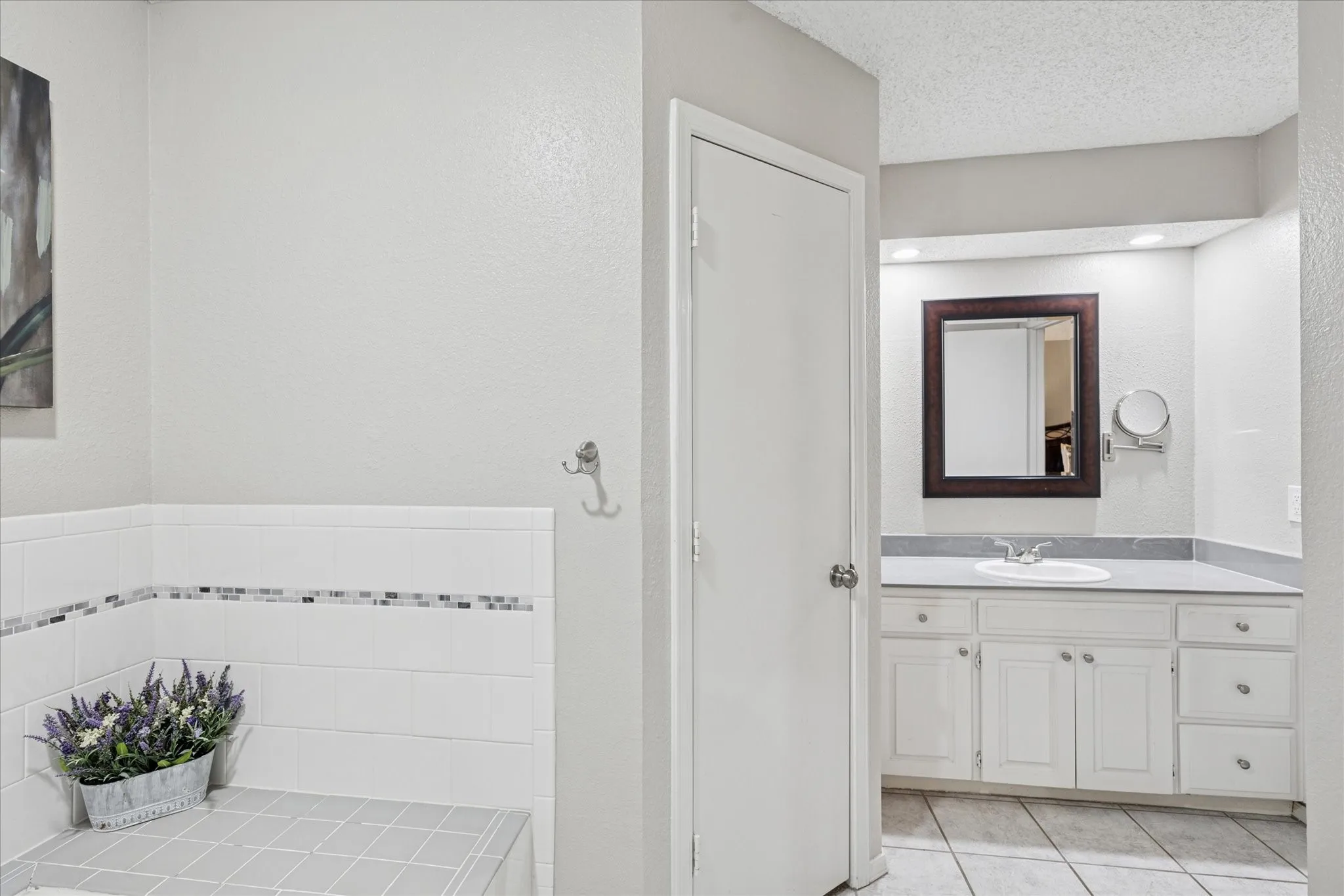 Single Family Residence For Sale in Tarrant County , 2618 Keystone Drive, Arlington, Texas 76006, 3 Bedroom, 2 Bathroom, 2 Garage spaces, 2,394 Sqft, built in 1978, mls#21290395, Real Estate Agent in Arlington, Homes For Sale in Tarrant county, Homes For Sale in Arlington, Realtor in Arlington Texas, Real Estate Brokerage Independent Realty Texas, Luminita Cordes Realtor