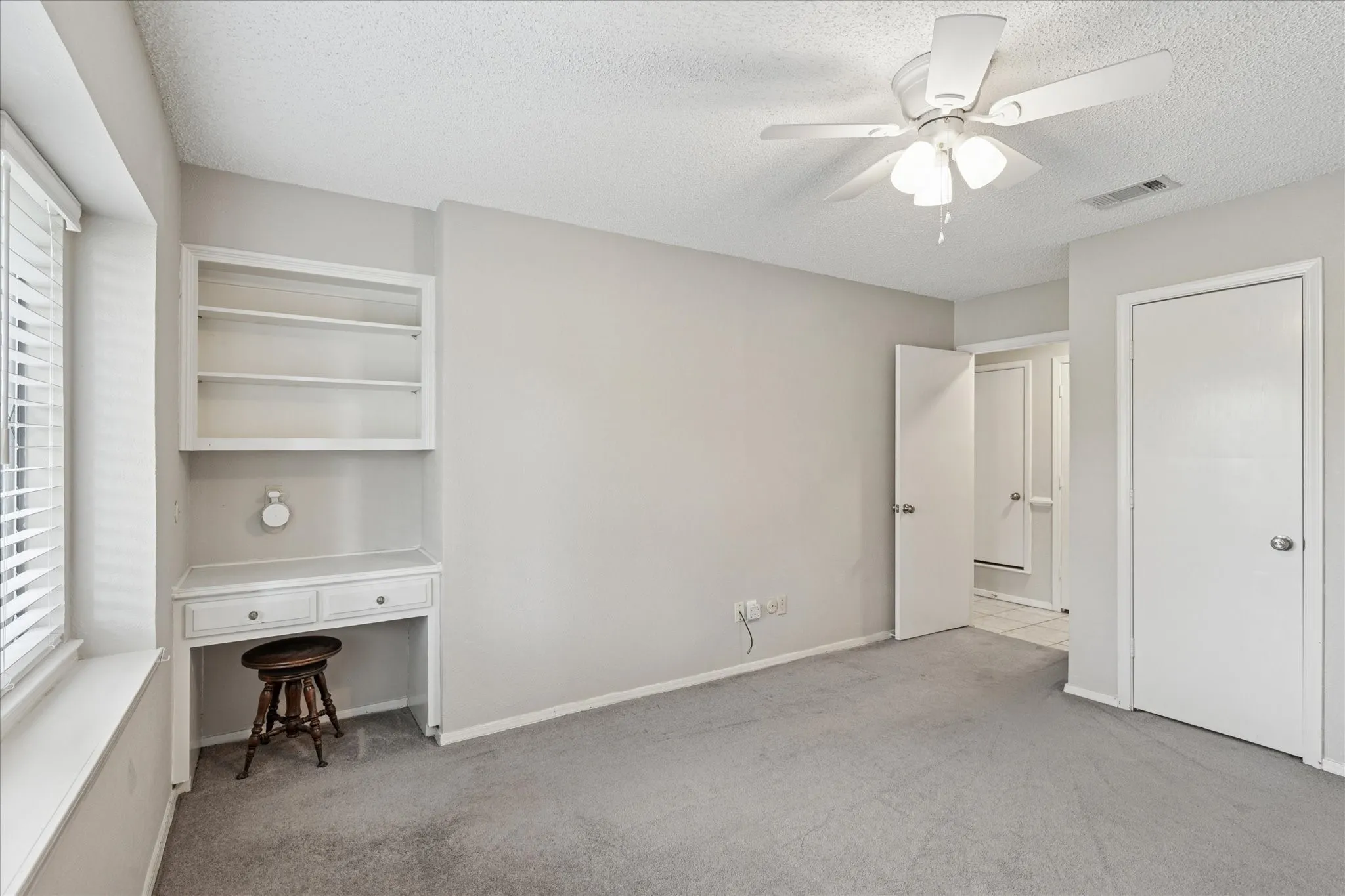 Single Family Residence For Sale in Tarrant County , 2618 Keystone Drive, Arlington, Texas 76006, 3 Bedroom, 2 Bathroom, 2 Garage spaces, 2,394 Sqft, built in 1978, mls#21290395, Real Estate Agent in Arlington, Homes For Sale in Tarrant county, Homes For Sale in Arlington, Realtor in Arlington Texas, Real Estate Brokerage Independent Realty Texas, Luminita Cordes Realtor