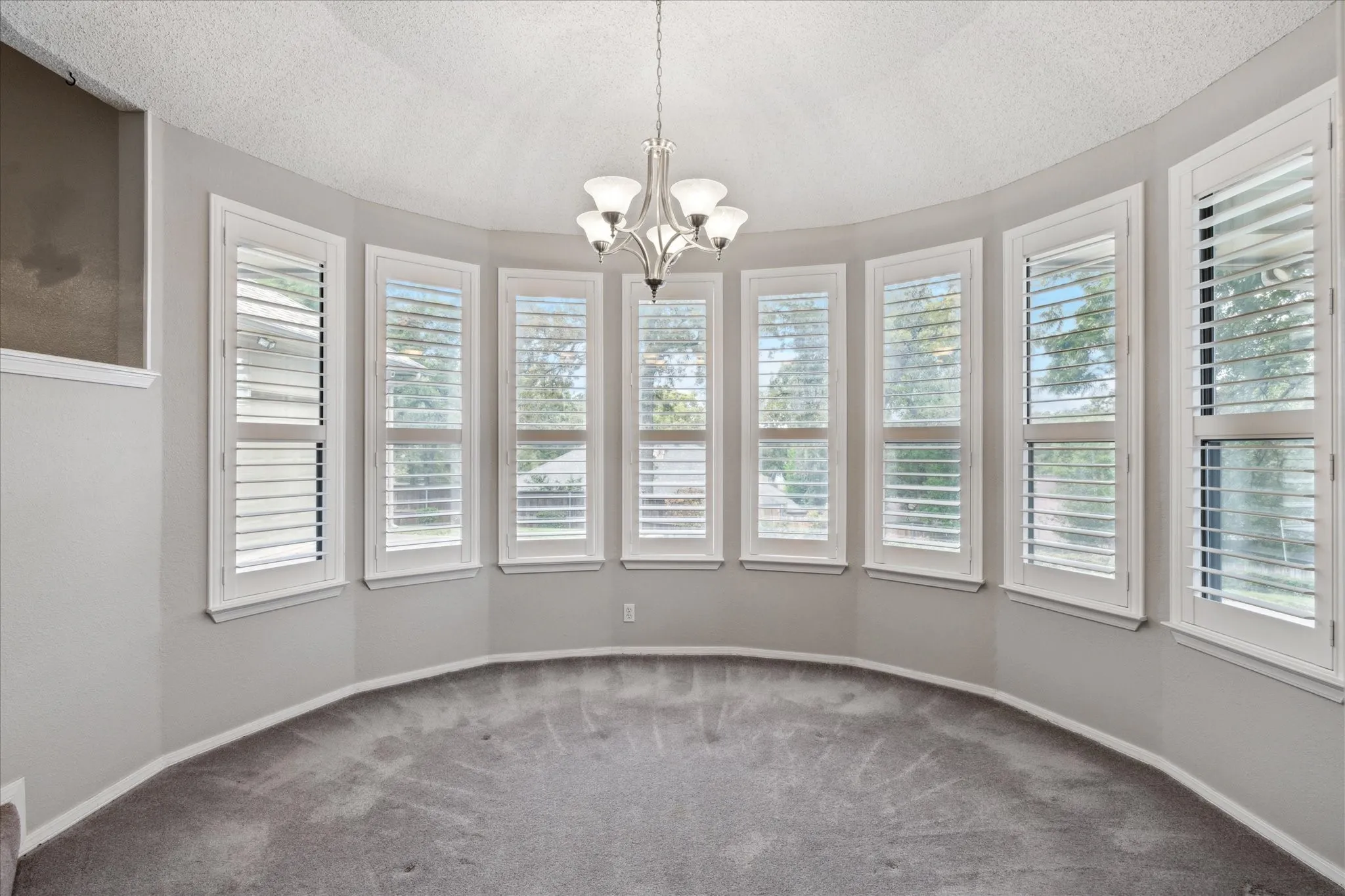 Single Family Residence For Sale in Tarrant County , 2618 Keystone Drive, Arlington, Texas 76006, 3 Bedroom, 2 Bathroom, 2 Garage spaces, 2,394 Sqft, built in 1978, mls#21290395, Real Estate Agent in Arlington, Homes For Sale in Tarrant county, Homes For Sale in Arlington, Realtor in Arlington Texas, Real Estate Brokerage Independent Realty Texas, Luminita Cordes Realtor