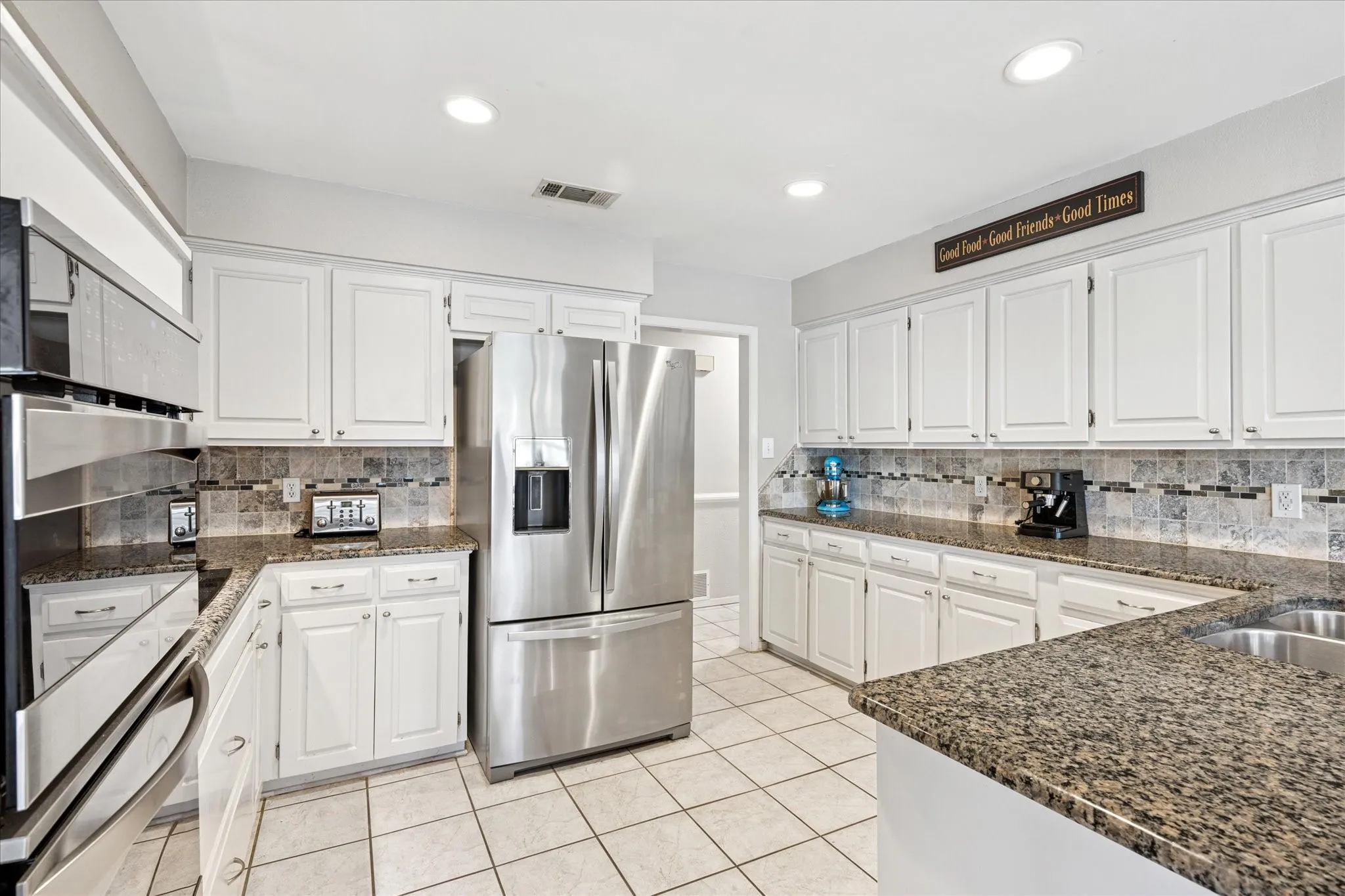 Single Family Residence For Sale in Tarrant County , 2618 Keystone Drive, Arlington, Texas 76006, 3 Bedroom, 2 Bathroom, 2 Garage spaces, 2,394 Sqft, built in 1978, mls#21290395, Real Estate Agent in Arlington, Homes For Sale in Tarrant county, Homes For Sale in Arlington, Realtor in Arlington Texas, Real Estate Brokerage Independent Realty Texas, Luminita Cordes Realtor