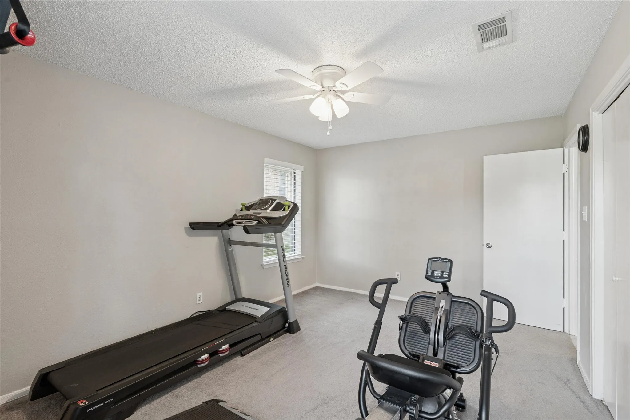 Single Family Residence For Sale in Tarrant County , 2618 Keystone Drive, Arlington, Texas 76006, 3 Bedroom, 2 Bathroom, 2 Garage spaces, 2,394 Sqft, built in 1978, mls#21290395, Real Estate Agent in Arlington, Homes For Sale in Tarrant county, Homes For Sale in Arlington, Realtor in Arlington Texas, Real Estate Brokerage Independent Realty Texas, Luminita Cordes Realtor