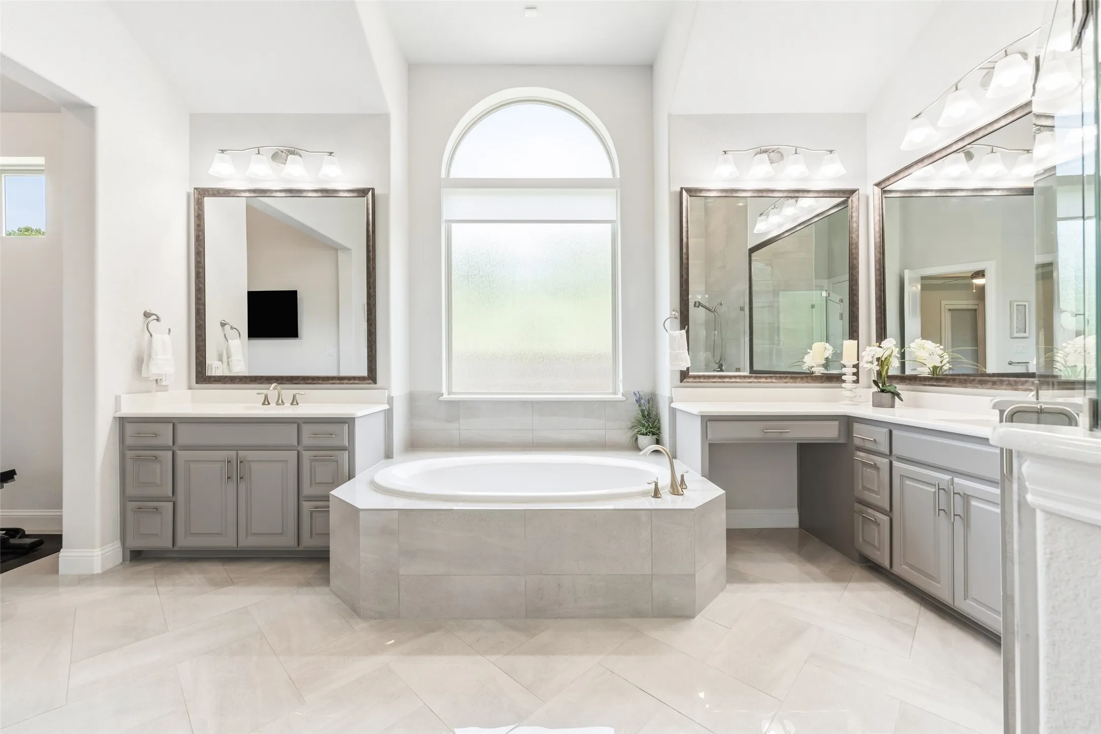 Single Family Residence For Sale in Collin County , 13590 Tim Tam Circle, Frisco, Texas 75035, 5 Bedroom, 6 Bathroom, 3 Garage spaces, 5,547 Sqft, built in 2020, mls#21288024, Real Estate Agent in Frisco, Homes For Sale in Collin county, Homes For Sale in Frisco, Realtor in Frisco Texas, Real Estate Brokerage Independent Realty Texas, Luminita Cordes Realtor