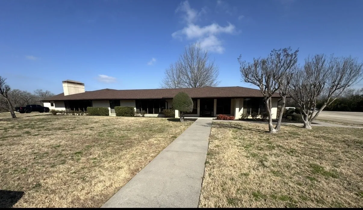 Office For Rent in Hopkins County , 903 Interstate Highway 30 E, Sulphur Springs, Texas 75482, 0, 0, Garage spaces, 8,378 Sqft, built in 1980, Price $900, mls#21290745, Real Estate Agent in Sulphur Springs, Homes For Rent in Hopkins county, Homes For Rent in Sulphur Springs, Realtor in Sulphur Springs Texas, Real Estate Brokerage Independent Realty Texas, Luminita Cordes Realtor