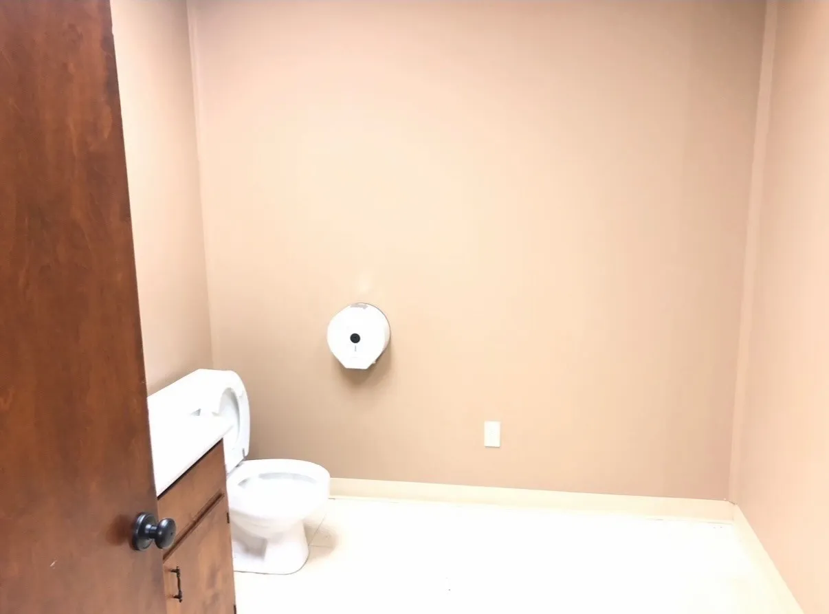 Office For Rent in Hopkins County , 903 Interstate Highway 30 E, Sulphur Springs, Texas 75482, 0, 0, Garage spaces, 0 Sqft, built in 1980, Price $550, mls#21291159, Real Estate Agent in Sulphur Springs, Homes For Rent in Hopkins county, Homes For Rent in Sulphur Springs, Realtor in Sulphur Springs Texas, Real Estate Brokerage Independent Realty Texas, Luminita Cordes Realtor