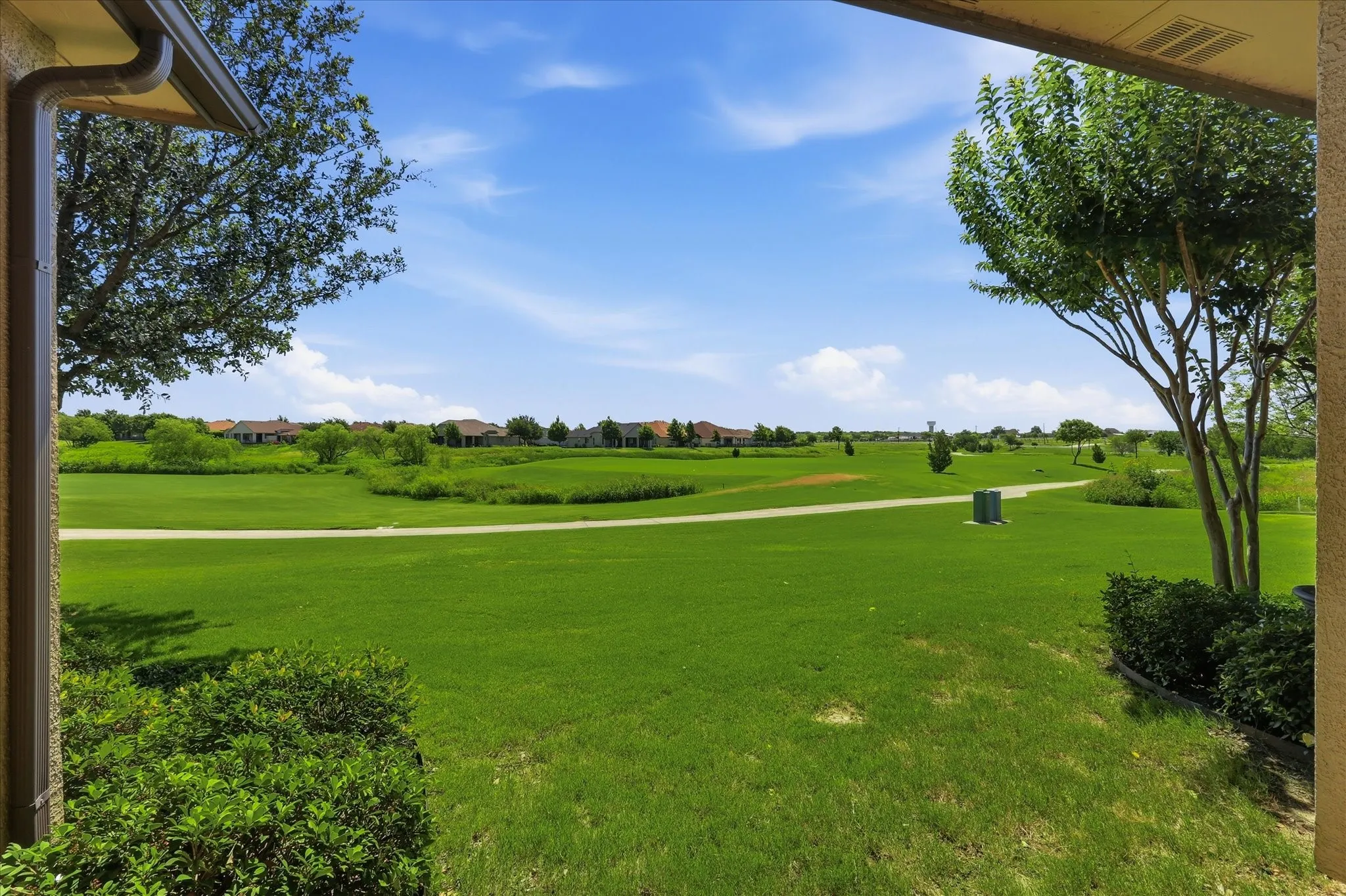 Single Family Residence For Sale in Denton County , 10121 Obsidian Drive, Denton, Texas 76207, 2 Bedroom, 2 Bathroom, 2 Garage spaces, 1,741 Sqft, built in 2016, mls#21274489, Real Estate Agent in Denton, Homes For Sale in Denton county, Homes For Sale in Denton, Realtor in Denton Texas, Real Estate Brokerage Independent Realty Texas, Luminita Cordes Realtor