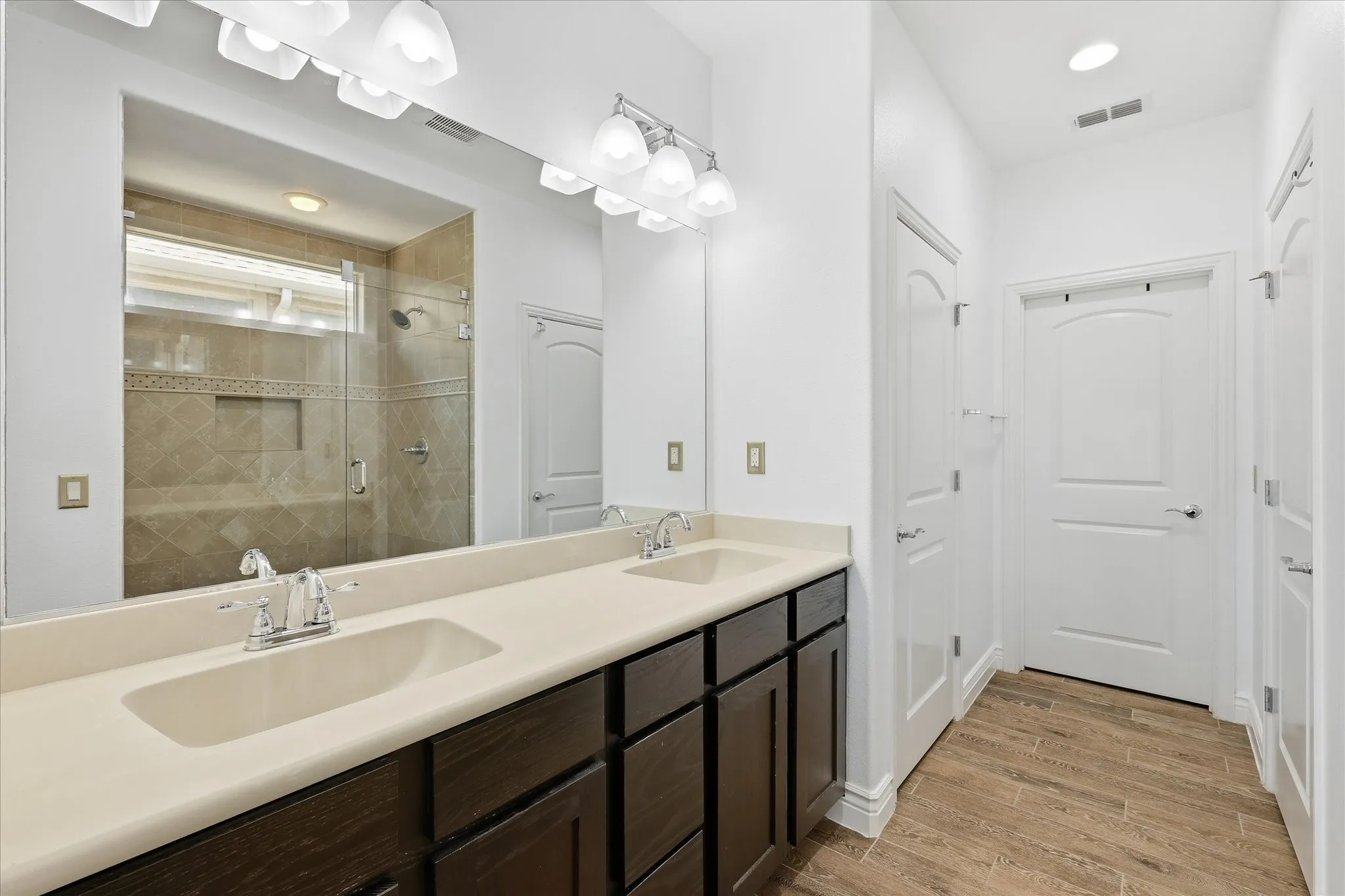 Single Family Residence For Sale in Denton County , 10121 Obsidian Drive, Denton, Texas 76207, 2 Bedroom, 2 Bathroom, 2 Garage spaces, 1,741 Sqft, built in 2016, mls#21274489, Real Estate Agent in Denton, Homes For Sale in Denton county, Homes For Sale in Denton, Realtor in Denton Texas, Real Estate Brokerage Independent Realty Texas, Luminita Cordes Realtor