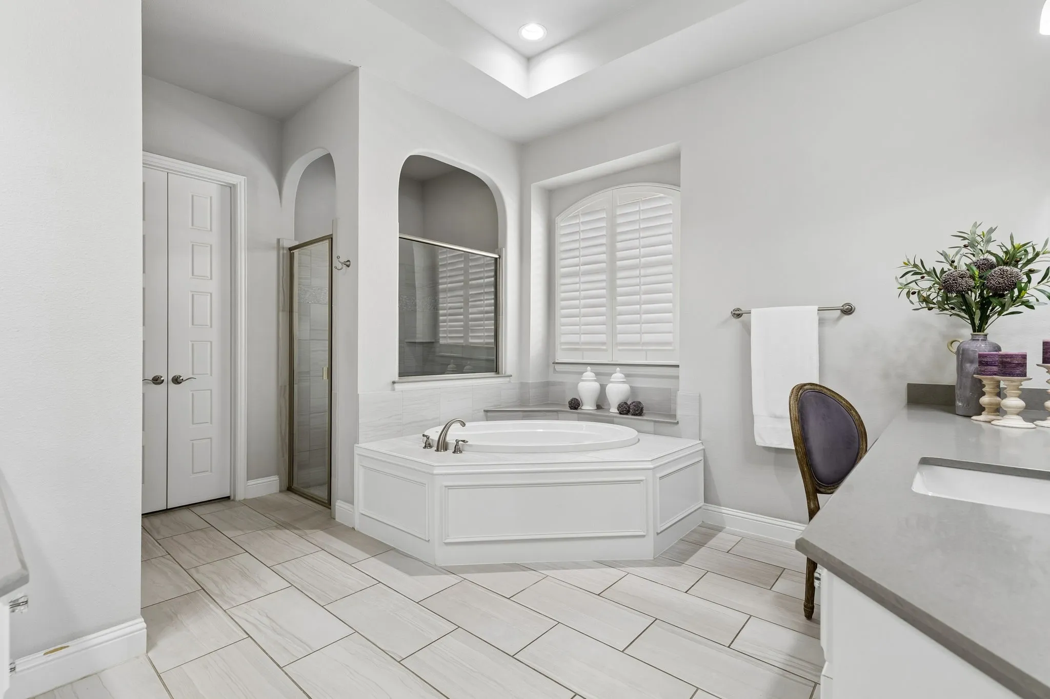 Spa-inspired primary bath