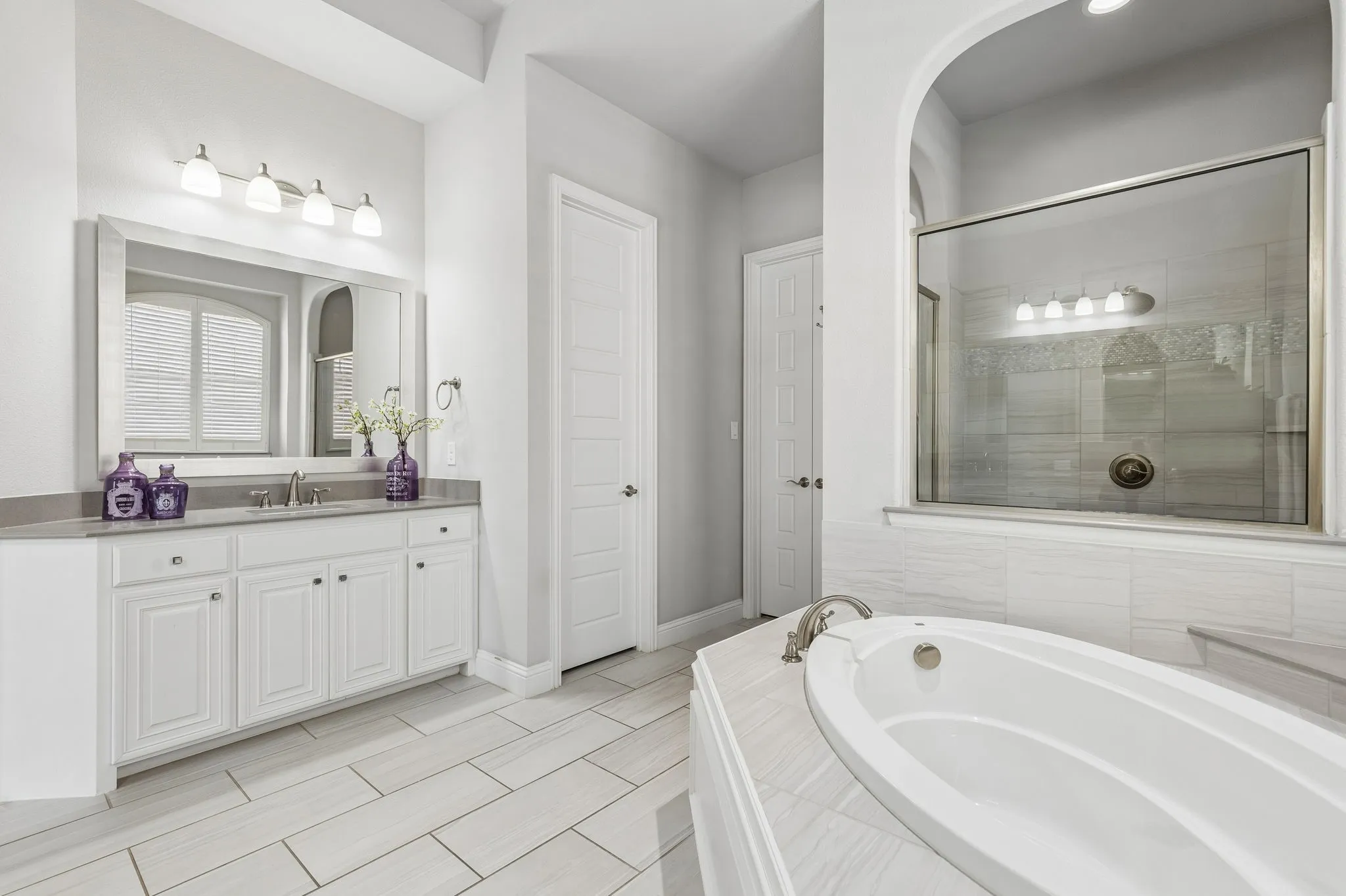 Separate shower & abundant cupboards