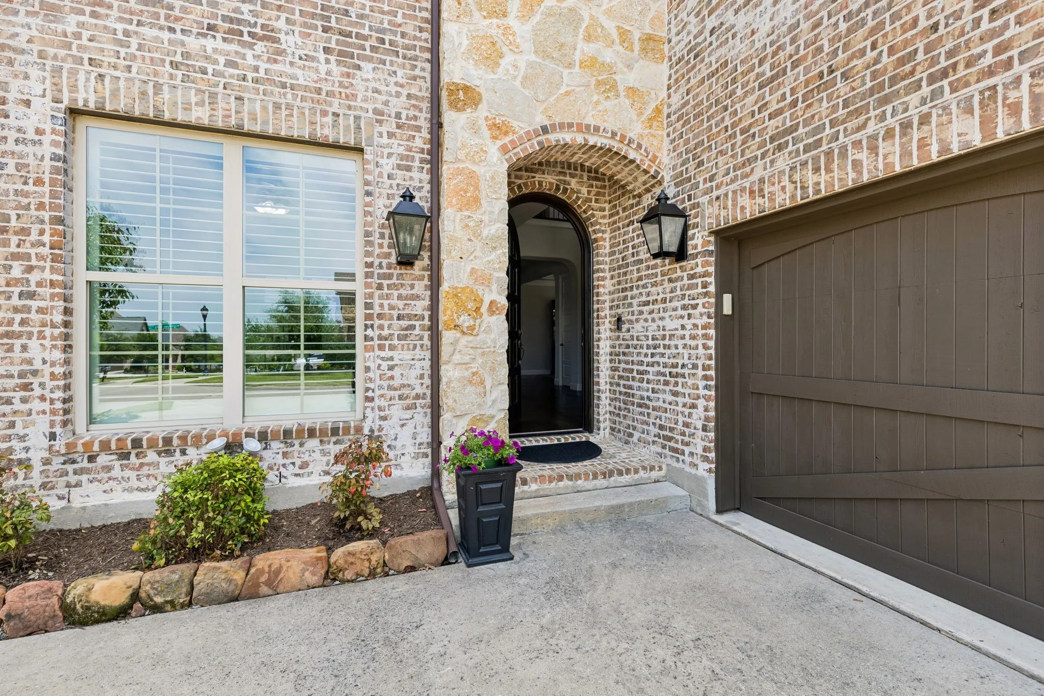 Welcome to 5588 Highflyer Hills