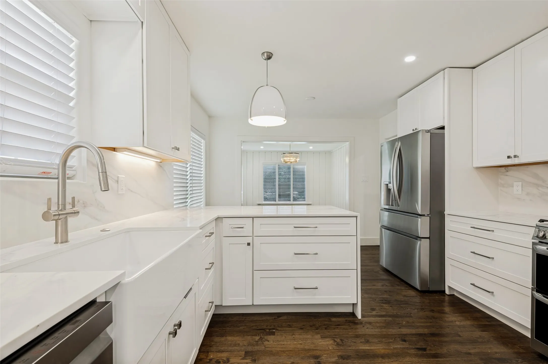 Duplex For Rent in Dallas County , 4425 Emerson Avenue, University Park, Texas 75205, 3 Bedrooms, 2 Bathrooms, Garage spaces, 1,895 Sqft, built in 1937, Price $5,500, mls#21291421, Real Estate Agent in University Park, Homes For Rent in Dallas county, Homes For Rent in University Park, Realtor in University Park Texas, Real Estate Brokerage Independent Realty Texas, Luminita Cordes Realtor
