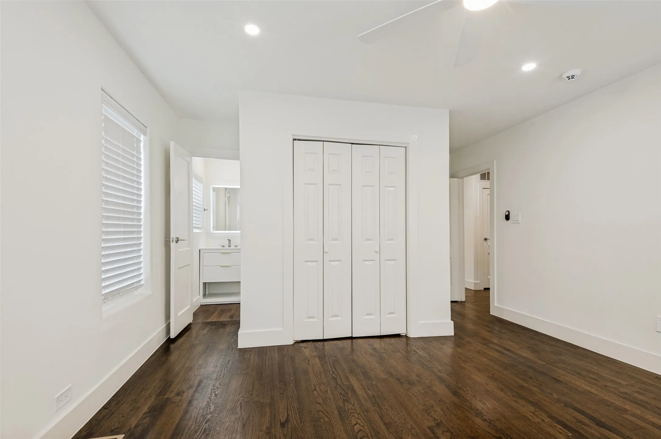 Duplex For Rent in Dallas County , 4425 Emerson Avenue, University Park, Texas 75205, 3 Bedrooms, 2 Bathrooms, Garage spaces, 1,895 Sqft, built in 1937, Price $5,500, mls#21291421, Real Estate Agent in University Park, Homes For Rent in Dallas county, Homes For Rent in University Park, Realtor in University Park Texas, Real Estate Brokerage Independent Realty Texas, Luminita Cordes Realtor
