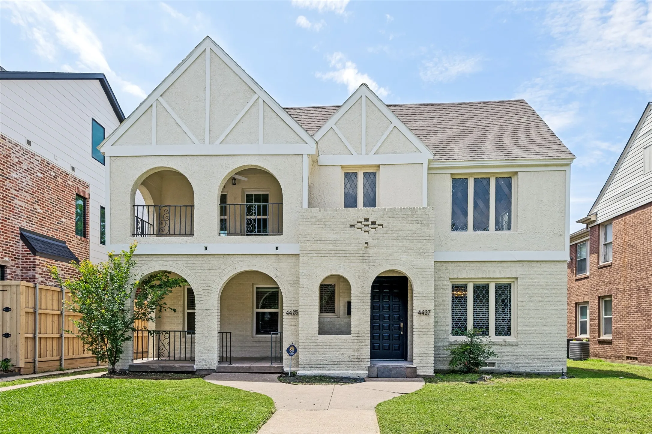 Duplex For Rent in Dallas County , 4425 Emerson Avenue, University Park, Texas 75205, 3 Bedrooms, 2 Bathrooms, Garage spaces, 1,895 Sqft, built in 1937, Price $5,500, mls#21291421, Real Estate Agent in University Park, Homes For Rent in Dallas county, Homes For Rent in University Park, Realtor in University Park Texas, Real Estate Brokerage Independent Realty Texas, Luminita Cordes Realtor