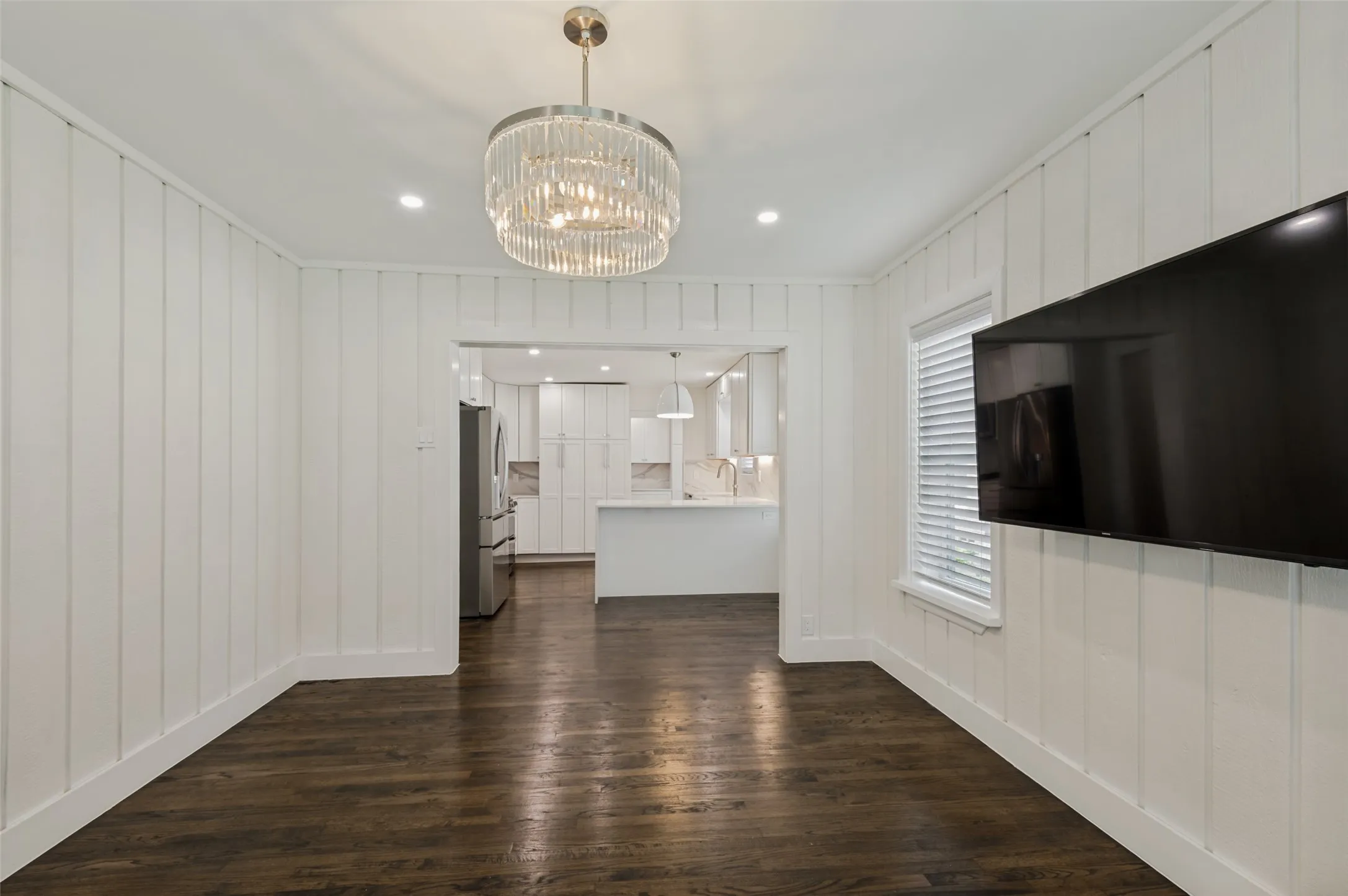 Duplex For Rent in Dallas County , 4425 Emerson Avenue, University Park, Texas 75205, 3 Bedrooms, 2 Bathrooms, Garage spaces, 1,895 Sqft, built in 1937, Price $5,500, mls#21291421, Real Estate Agent in University Park, Homes For Rent in Dallas county, Homes For Rent in University Park, Realtor in University Park Texas, Real Estate Brokerage Independent Realty Texas, Luminita Cordes Realtor