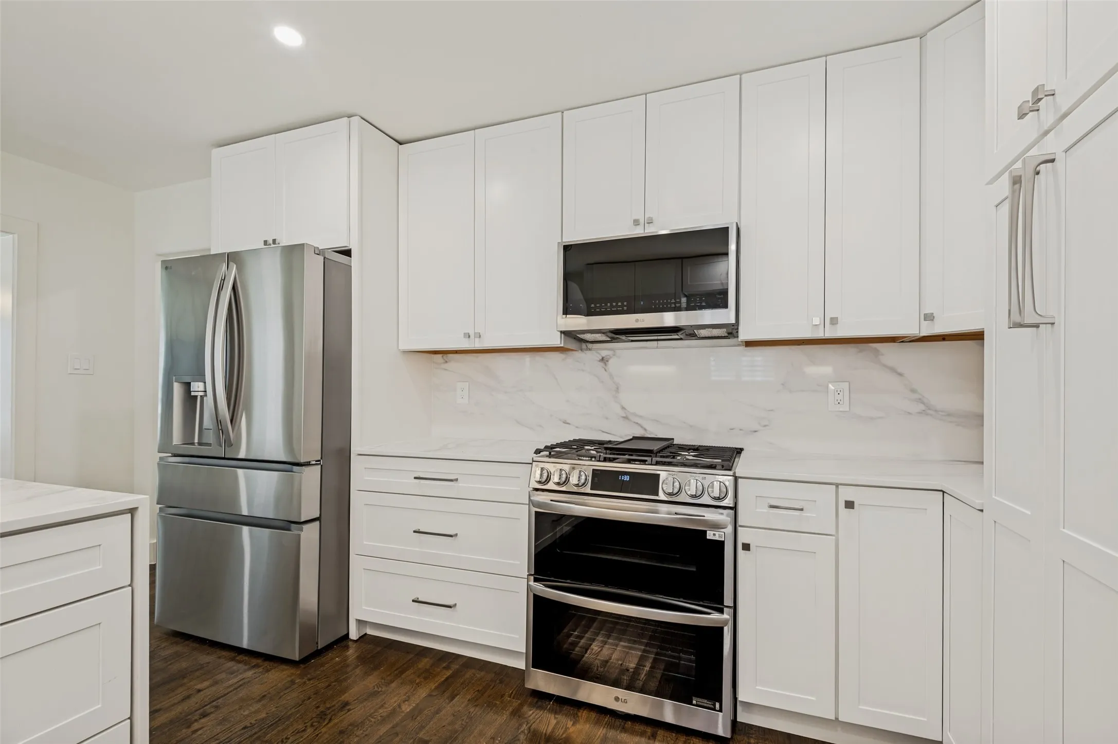 Duplex For Rent in Dallas County , 4425 Emerson Avenue, University Park, Texas 75205, 3 Bedrooms, 2 Bathrooms, Garage spaces, 1,895 Sqft, built in 1937, Price $5,500, mls#21291421, Real Estate Agent in University Park, Homes For Rent in Dallas county, Homes For Rent in University Park, Realtor in University Park Texas, Real Estate Brokerage Independent Realty Texas, Luminita Cordes Realtor