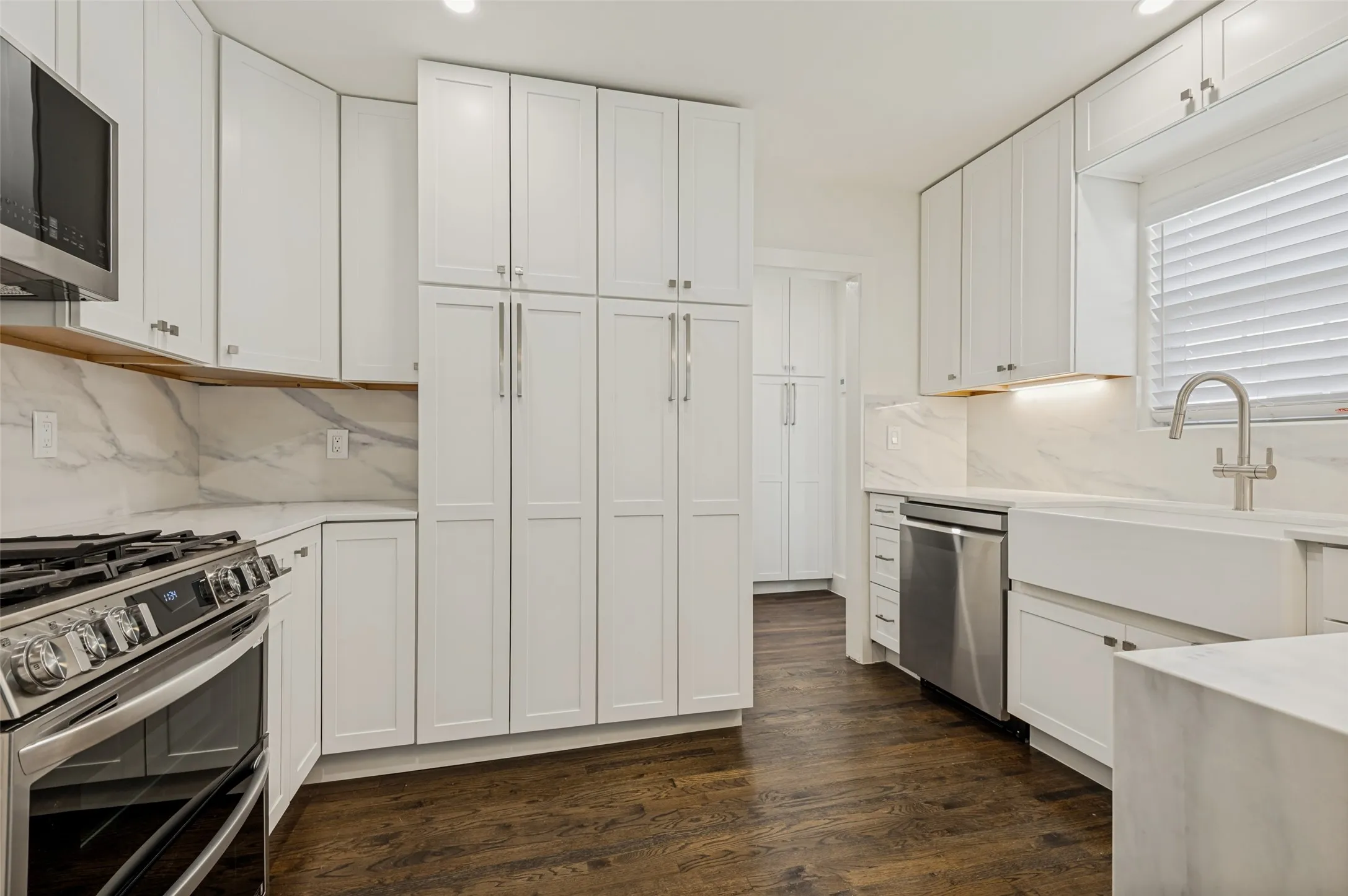 Duplex For Rent in Dallas County , 4425 Emerson Avenue, University Park, Texas 75205, 3 Bedrooms, 2 Bathrooms, Garage spaces, 1,895 Sqft, built in 1937, Price $5,500, mls#21291421, Real Estate Agent in University Park, Homes For Rent in Dallas county, Homes For Rent in University Park, Realtor in University Park Texas, Real Estate Brokerage Independent Realty Texas, Luminita Cordes Realtor