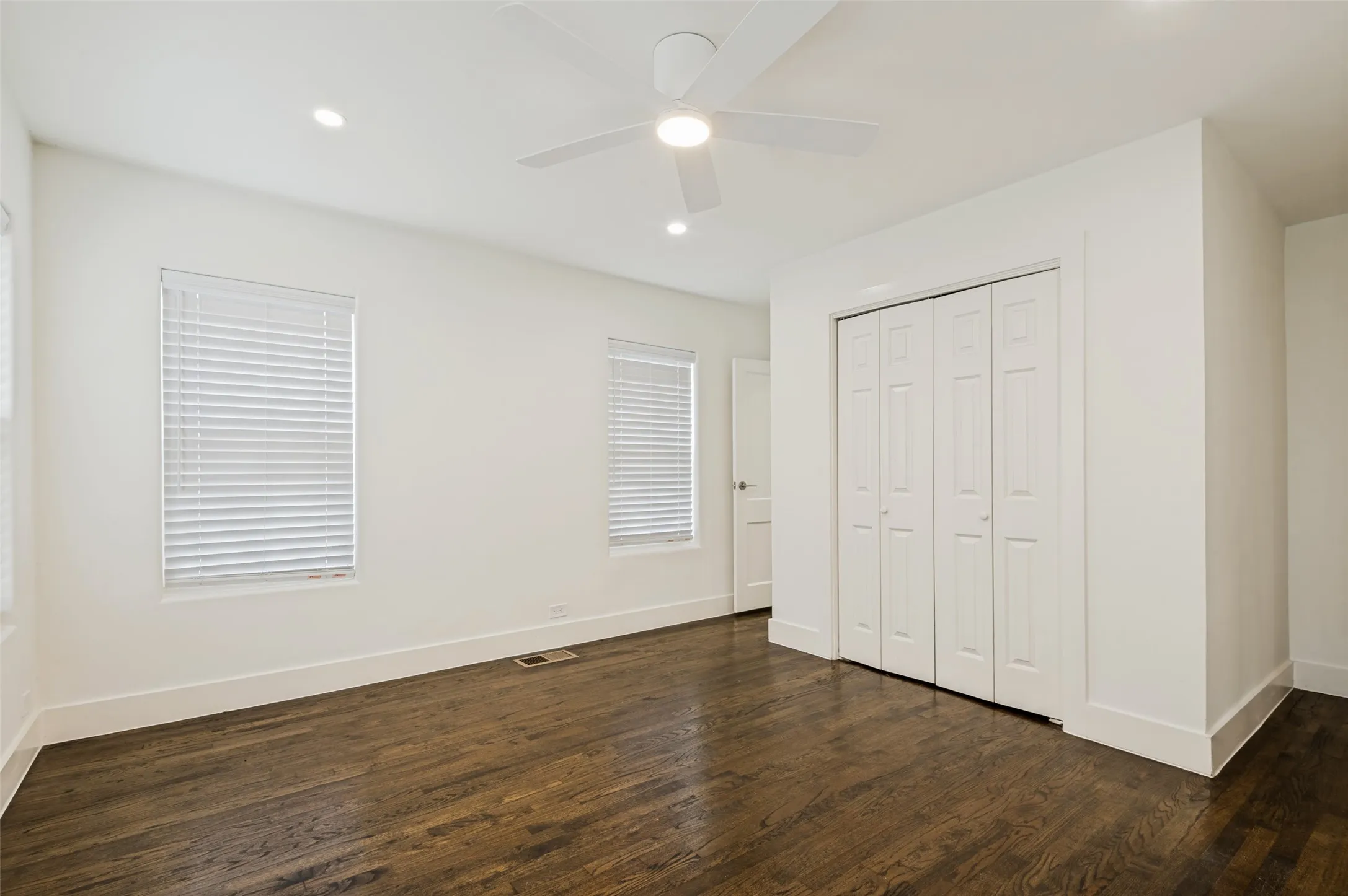 Duplex For Rent in Dallas County , 4425 Emerson Avenue, University Park, Texas 75205, 3 Bedrooms, 2 Bathrooms, Garage spaces, 1,895 Sqft, built in 1937, Price $5,500, mls#21291421, Real Estate Agent in University Park, Homes For Rent in Dallas county, Homes For Rent in University Park, Realtor in University Park Texas, Real Estate Brokerage Independent Realty Texas, Luminita Cordes Realtor