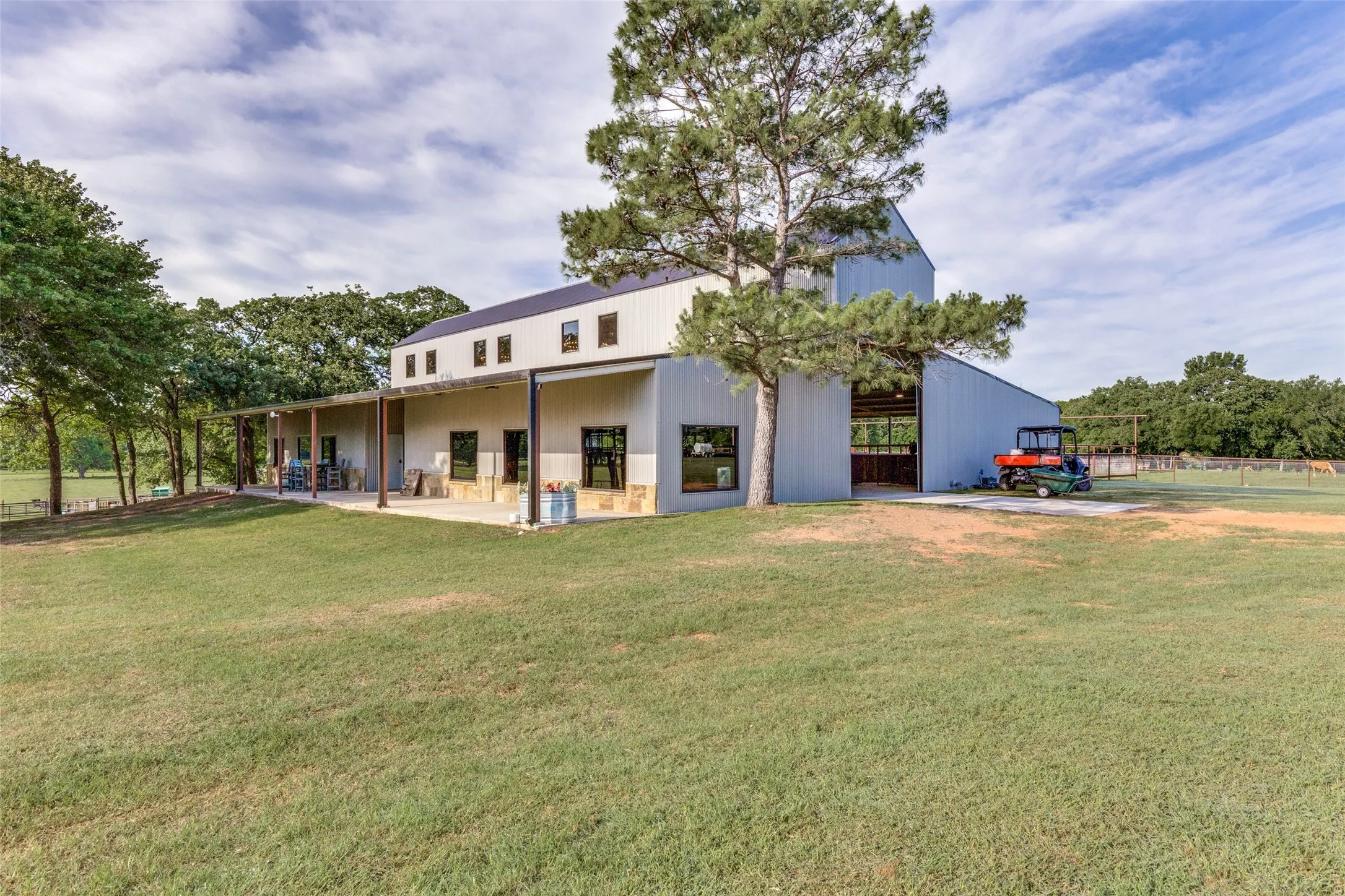 Farm For Sale in Wise County , 1148 County Road 1591, Alvord, Texas 76225, 4 Bedroom, 5 Bathroom, 3 Garage spaces, 4,600 Sqft, built in 2000, mls#21287264, Real Estate Agent in Alvord, Homes For Sale in Wise county, Homes For Sale in Alvord, Realtor in Alvord Texas, Real Estate Brokerage Independent Realty Texas, Luminita Cordes Realtor
