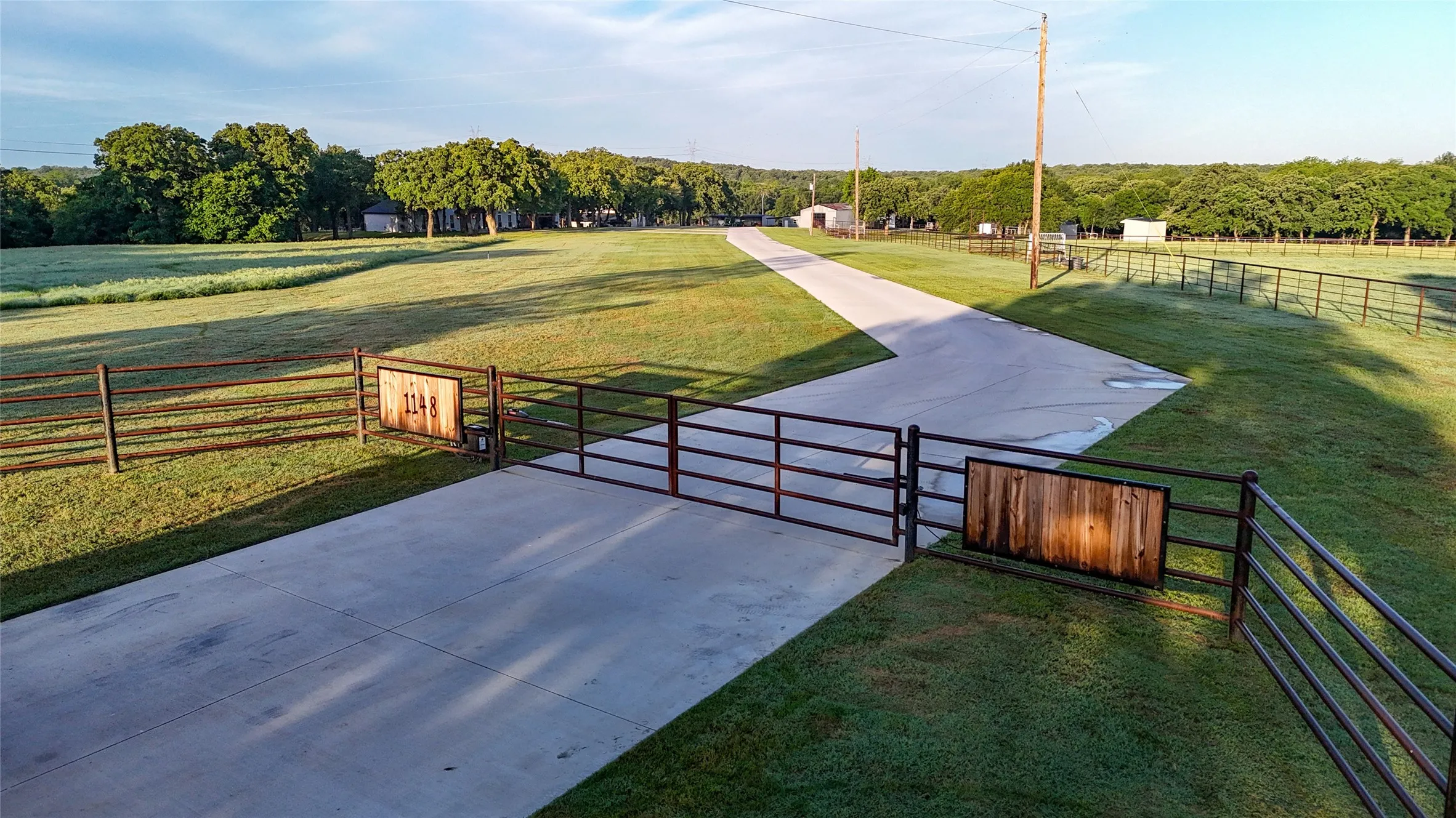Farm For Sale in Wise County , 1148 County Road 1591, Alvord, Texas 76225, 4 Bedroom, 5 Bathroom, 3 Garage spaces, 4,600 Sqft, built in 2000, mls#21287264, Real Estate Agent in Alvord, Homes For Sale in Wise county, Homes For Sale in Alvord, Realtor in Alvord Texas, Real Estate Brokerage Independent Realty Texas, Luminita Cordes Realtor