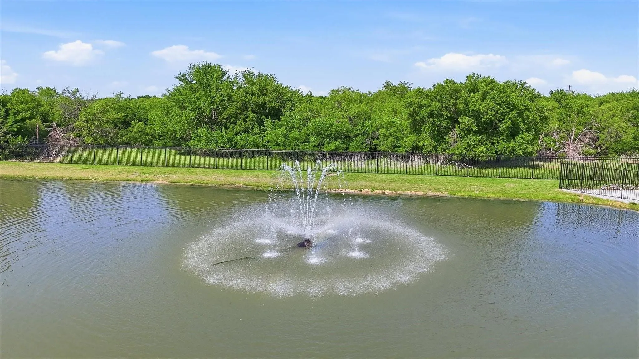 Single Family Residence For Sale in Denton County , 5100 Texana Drive, Frisco, Texas 75036, 4 Bedroom, 2 Bathroom, 2 Garage spaces, 1,999 Sqft, built in 2016, mls#21288793, Real Estate Agent in Frisco, Homes For Sale in Denton county, Homes For Sale in Frisco, Realtor in Frisco Texas, Real Estate Brokerage Independent Realty Texas, Luminita Cordes Realtor