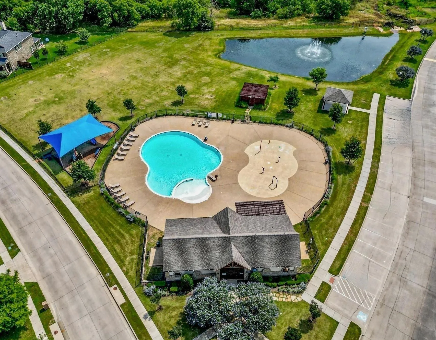 Single Family Residence For Sale in Denton County , 5100 Texana Drive, Frisco, Texas 75036, 4 Bedroom, 2 Bathroom, 2 Garage spaces, 1,999 Sqft, built in 2016, mls#21288793, Real Estate Agent in Frisco, Homes For Sale in Denton county, Homes For Sale in Frisco, Realtor in Frisco Texas, Real Estate Brokerage Independent Realty Texas, Luminita Cordes Realtor