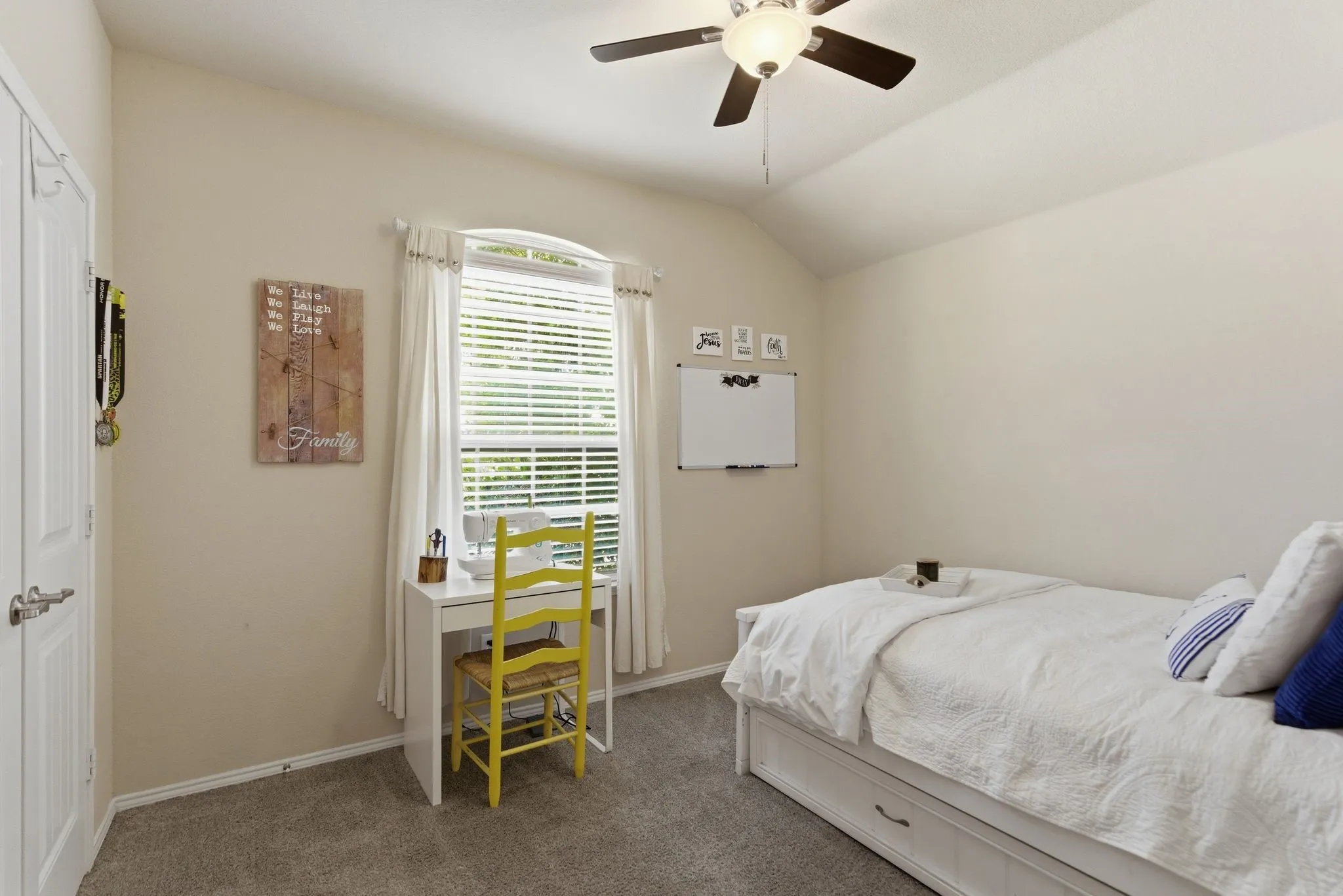 Single Family Residence For Sale in Denton County , 5100 Texana Drive, Frisco, Texas 75036, 4 Bedroom, 2 Bathroom, 2 Garage spaces, 1,999 Sqft, built in 2016, mls#21288793, Real Estate Agent in Frisco, Homes For Sale in Denton county, Homes For Sale in Frisco, Realtor in Frisco Texas, Real Estate Brokerage Independent Realty Texas, Luminita Cordes Realtor