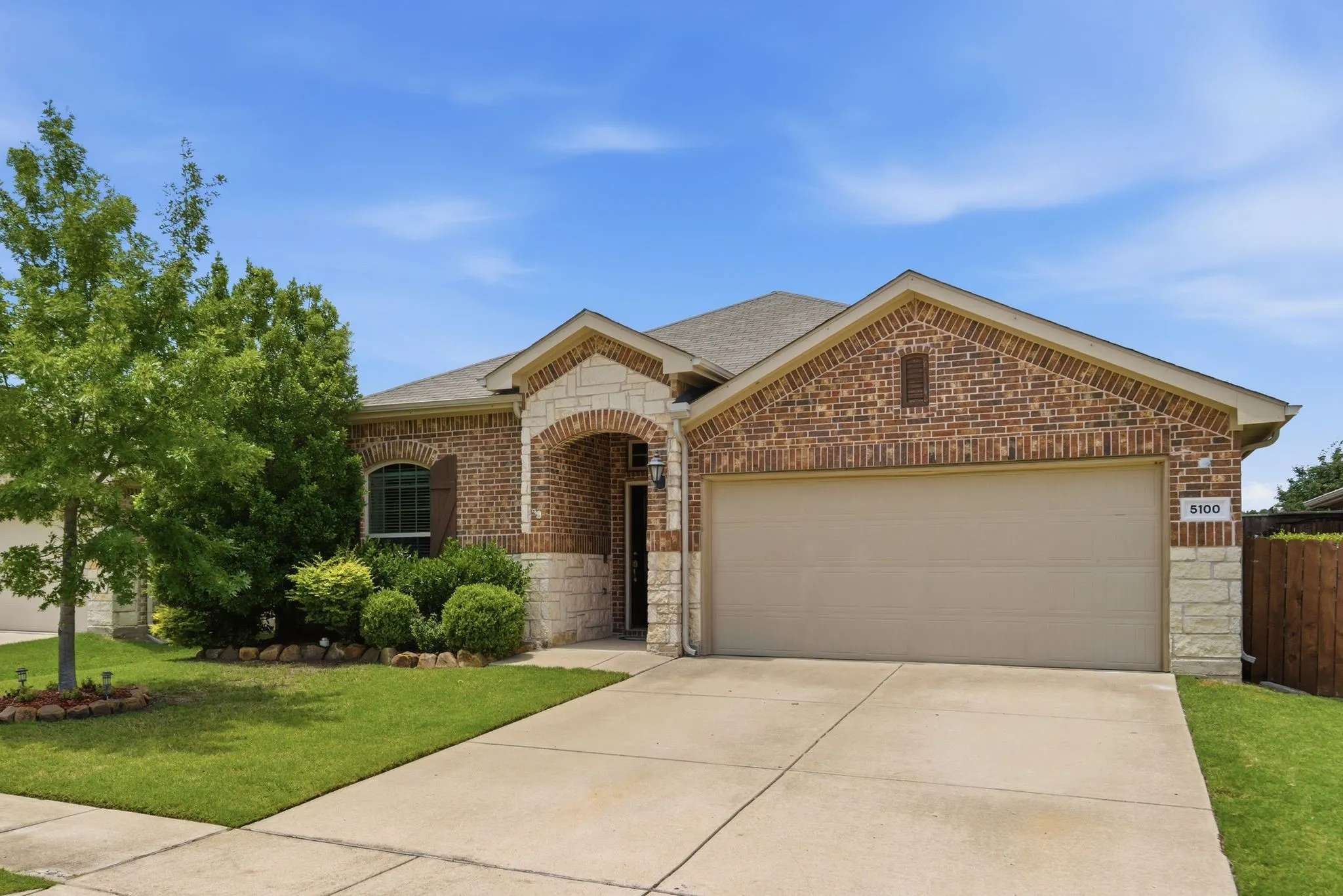 Single Family Residence For Sale in Denton County , 5100 Texana Drive, Frisco, Texas 75036, 4 Bedroom, 2 Bathroom, 2 Garage spaces, 1,999 Sqft, built in 2016, mls#21288793, Real Estate Agent in Frisco, Homes For Sale in Denton county, Homes For Sale in Frisco, Realtor in Frisco Texas, Real Estate Brokerage Independent Realty Texas, Luminita Cordes Realtor