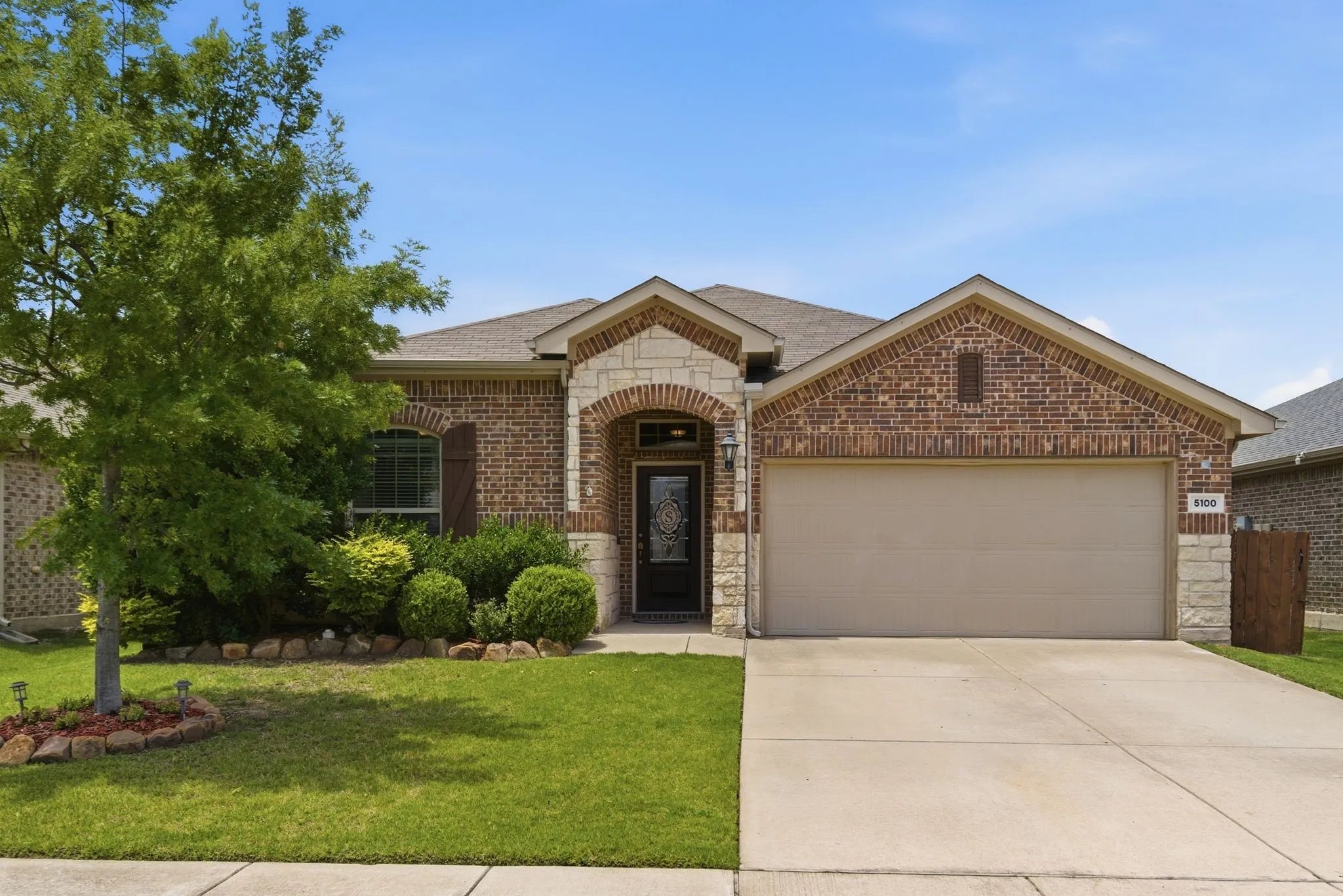 Single Family Residence For Sale in Denton County , 5100 Texana Drive, Frisco, Texas 75036, 4 Bedroom, 2 Bathroom, 2 Garage spaces, 1,999 Sqft, built in 2016, mls#21288793, Real Estate Agent in Frisco, Homes For Sale in Denton county, Homes For Sale in Frisco, Realtor in Frisco Texas, Real Estate Brokerage Independent Realty Texas, Luminita Cordes Realtor