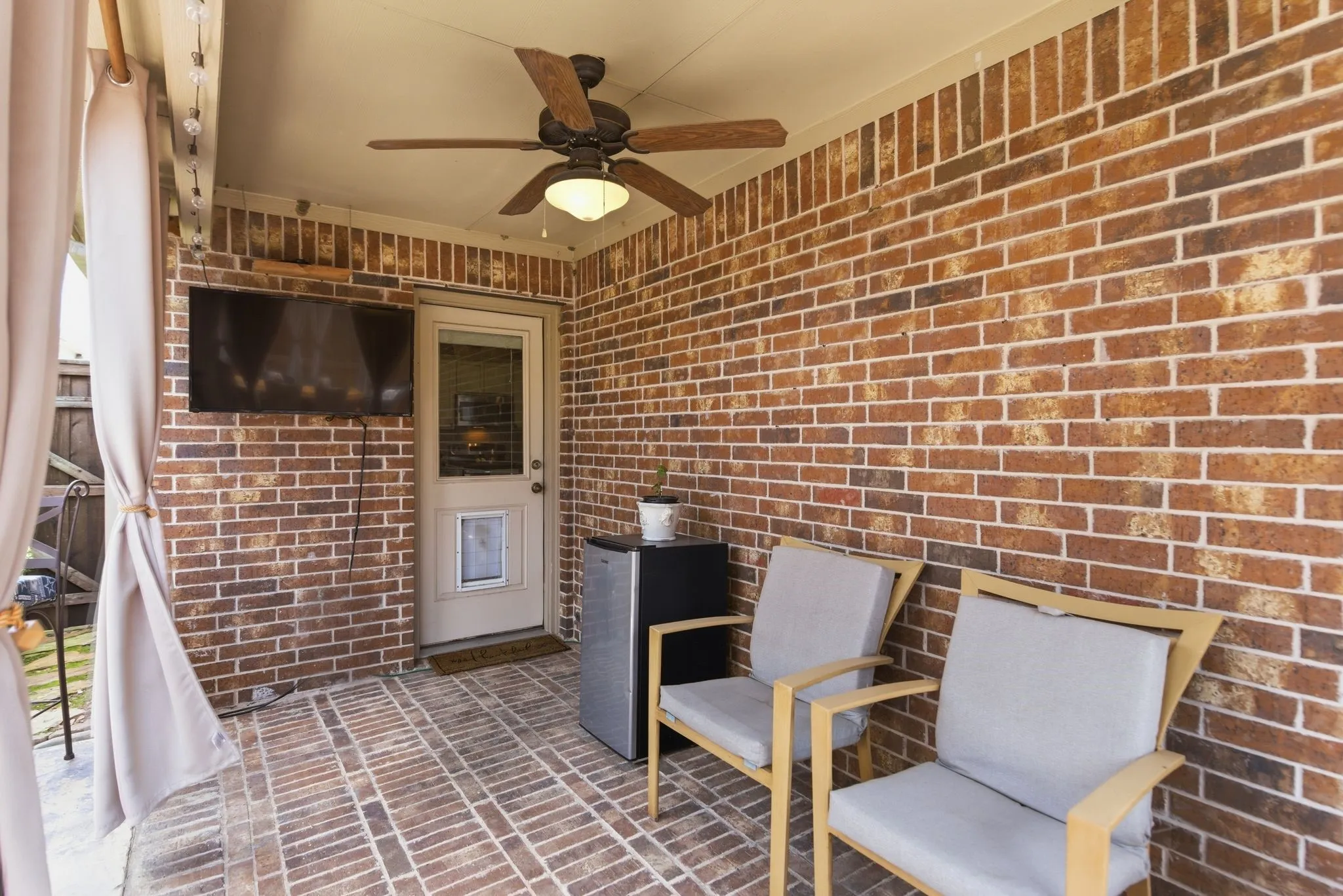 Single Family Residence For Sale in Denton County , 5100 Texana Drive, Frisco, Texas 75036, 4 Bedroom, 2 Bathroom, 2 Garage spaces, 1,999 Sqft, built in 2016, mls#21288793, Real Estate Agent in Frisco, Homes For Sale in Denton county, Homes For Sale in Frisco, Realtor in Frisco Texas, Real Estate Brokerage Independent Realty Texas, Luminita Cordes Realtor