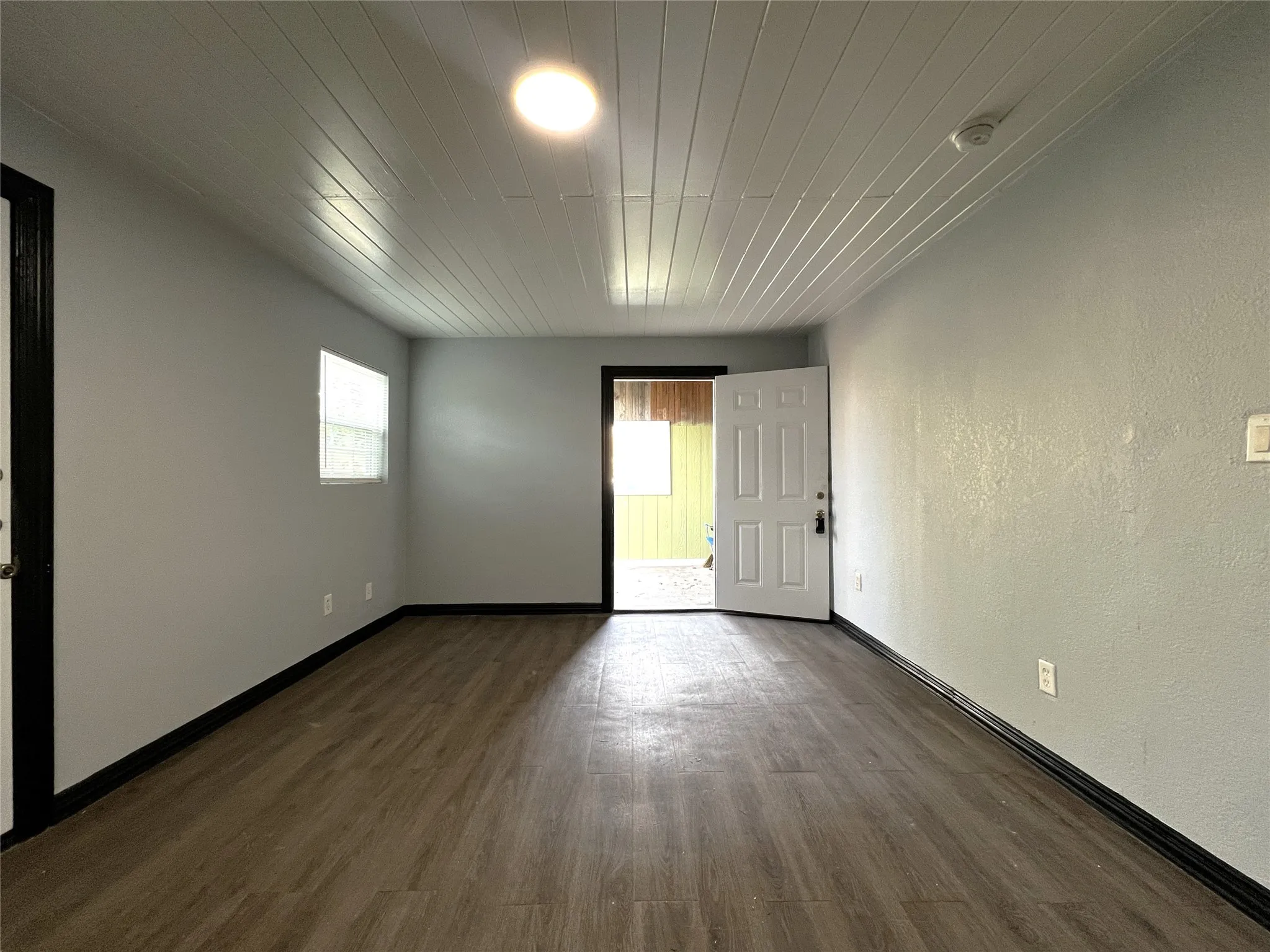 Single Family Residence For Rent in Tarrant County , 5205 Calloway Street B, Sansom Park, Texas 76114, 1 Bedroom, 1 Bathroom, Garage spaces, 576 Sqft, built in 1940, mls#21291444, Real Estate Agent in Sansom Park, Homes For Rent in Tarrant county, Homes For Rent in Sansom Park, Realtor in Sansom Park Texas, Real Estate Brokerage Independent Realty Texas, Luminita Cordes Realtor