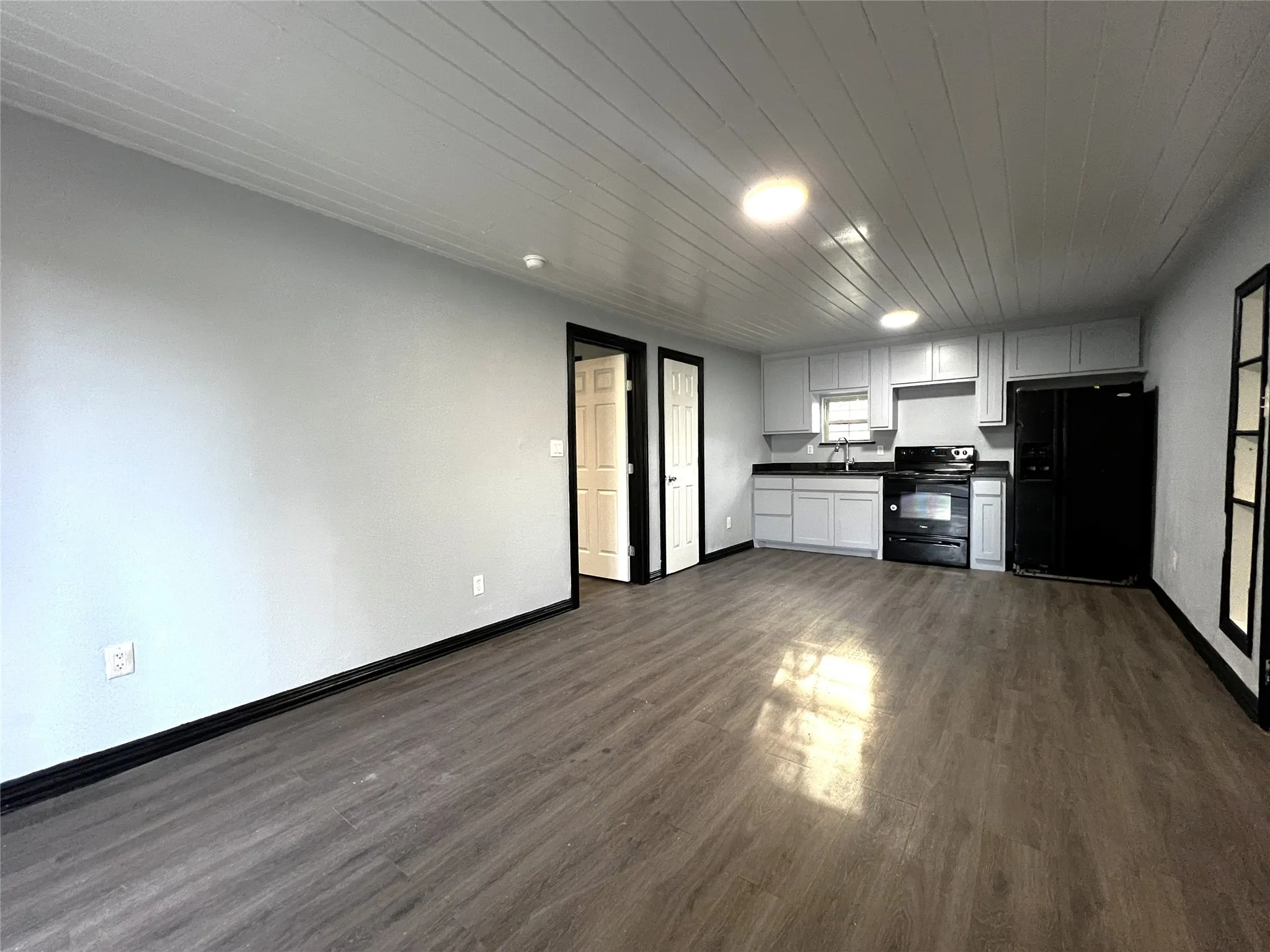 Single Family Residence For Rent in Tarrant County , 5205 Calloway Street B, Sansom Park, Texas 76114, 1 Bedroom, 1 Bathroom, Garage spaces, 576 Sqft, built in 1940, mls#21291444, Real Estate Agent in Sansom Park, Homes For Rent in Tarrant county, Homes For Rent in Sansom Park, Realtor in Sansom Park Texas, Real Estate Brokerage Independent Realty Texas, Luminita Cordes Realtor