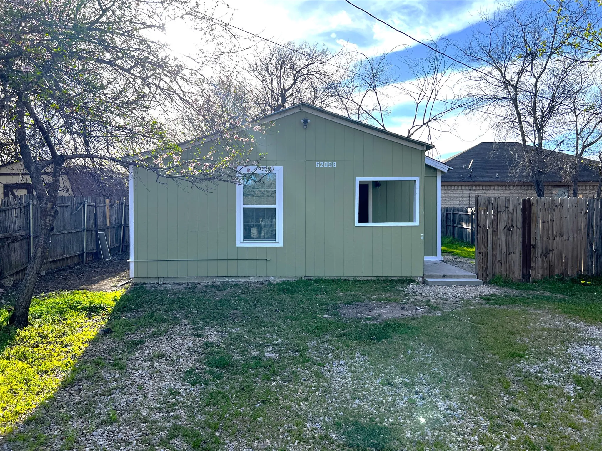 Single Family Residence For Rent in Tarrant County , 5205 Calloway Street B, Sansom Park, Texas 76114, 1 Bedroom, 1 Bathroom, Garage spaces, 576 Sqft, built in 1940, mls#21291444, Real Estate Agent in Sansom Park, Homes For Rent in Tarrant county, Homes For Rent in Sansom Park, Realtor in Sansom Park Texas, Real Estate Brokerage Independent Realty Texas, Luminita Cordes Realtor