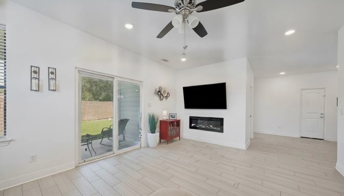 Single Family Residence For Sale in Hood County , 2404 Beverly Drive, Granbury, Texas 76048, 3 Bedroom, 2 Bathroom, 2 Garage spaces, 1,646 Sqft, built in 2023, mls#21287326, Real Estate Agent in Granbury, Homes For Sale in Hood county, Homes For Sale in Granbury, Realtor in Granbury Texas, Real Estate Brokerage Independent Realty Texas, Luminita Cordes Realtor