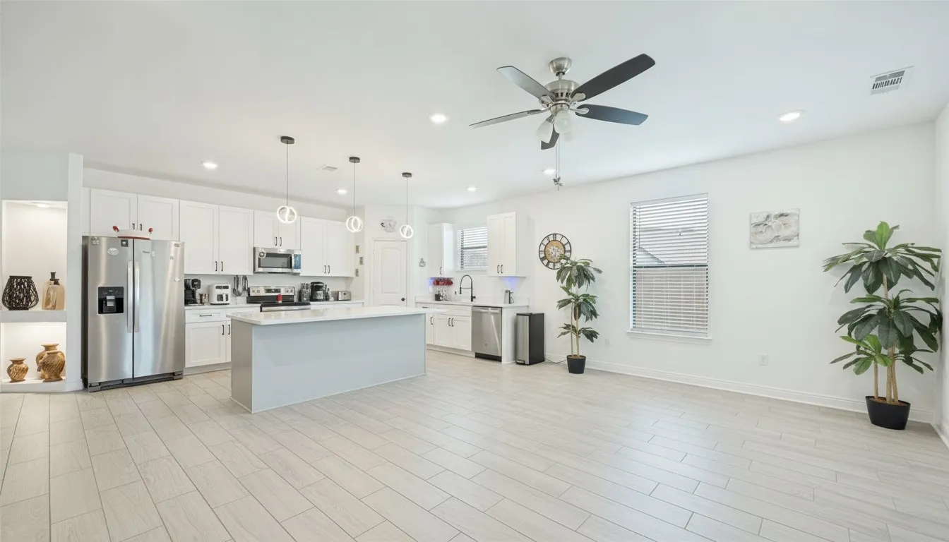 Single Family Residence For Sale in Hood County , 2404 Beverly Drive, Granbury, Texas 76048, 3 Bedroom, 2 Bathroom, 2 Garage spaces, 1,646 Sqft, built in 2023, mls#21287326, Real Estate Agent in Granbury, Homes For Sale in Hood county, Homes For Sale in Granbury, Realtor in Granbury Texas, Real Estate Brokerage Independent Realty Texas, Luminita Cordes Realtor