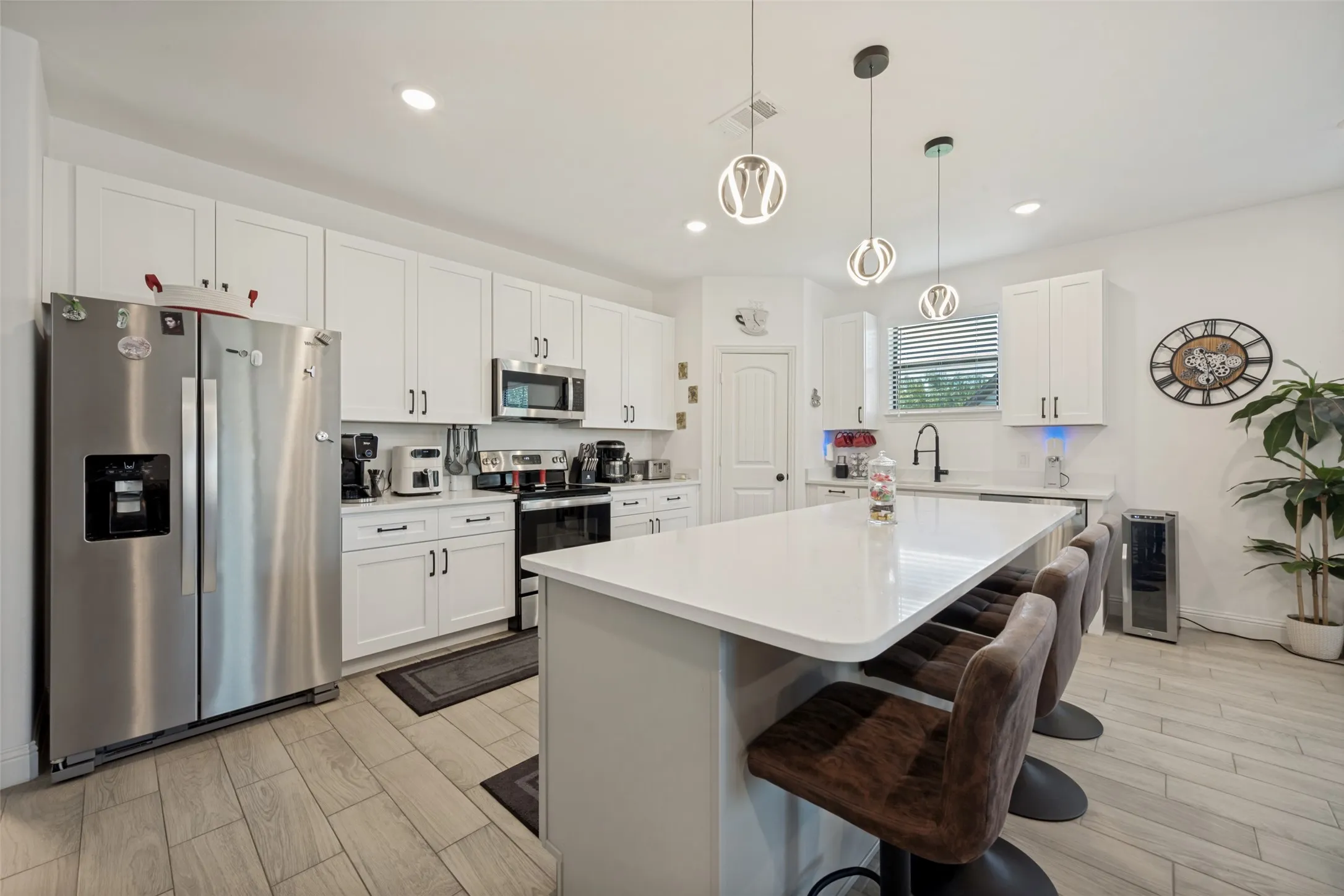 Single Family Residence For Sale in Hood County , 2404 Beverly Drive, Granbury, Texas 76048, 3 Bedroom, 2 Bathroom, 2 Garage spaces, 1,646 Sqft, built in 2023, mls#21287326, Real Estate Agent in Granbury, Homes For Sale in Hood county, Homes For Sale in Granbury, Realtor in Granbury Texas, Real Estate Brokerage Independent Realty Texas, Luminita Cordes Realtor