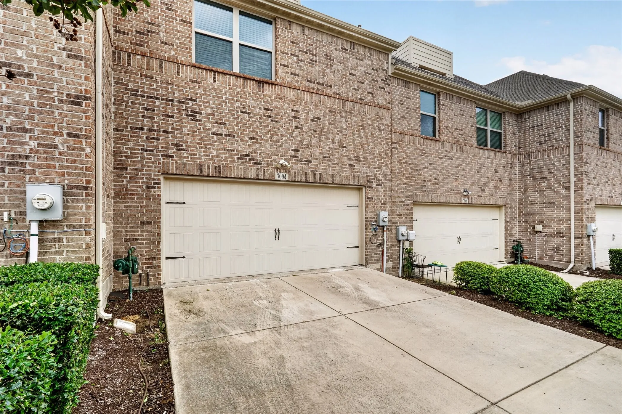 Townhouse For Sale in Collin County , 7004 Huckleberry Drive, Mc Kinney, Texas 75070, 2 Bedroom, 3 Bathroom, 2 Garage spaces, 1,526 Sqft, built in 2017, mls#21291170, Real Estate Agent in Mc Kinney, Homes For Sale in Collin county, Homes For Sale in Mc Kinney, Realtor in Mc Kinney Texas, Real Estate Brokerage Independent Realty Texas, Luminita Cordes Realtor